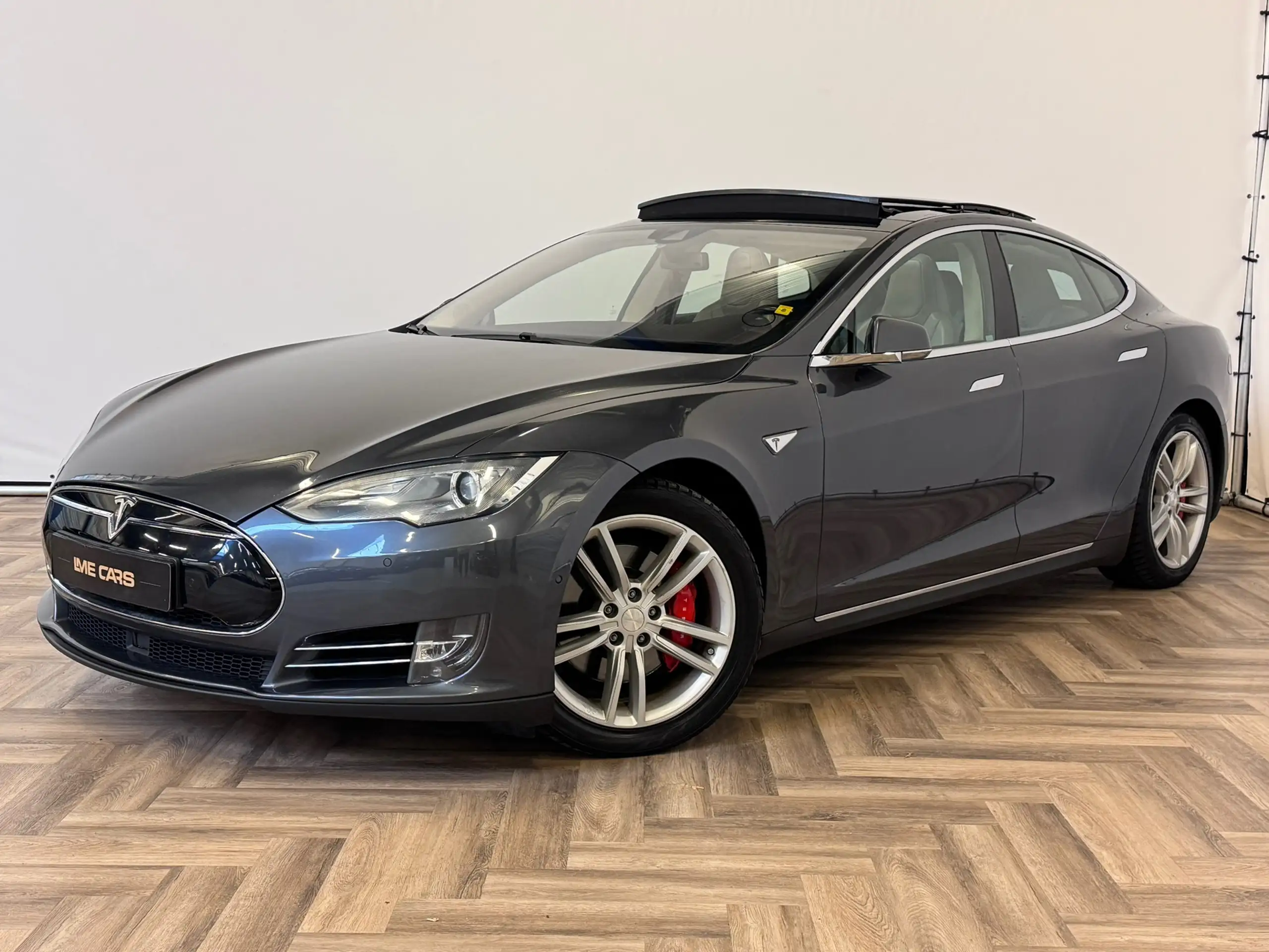 Tesla Model S 2015