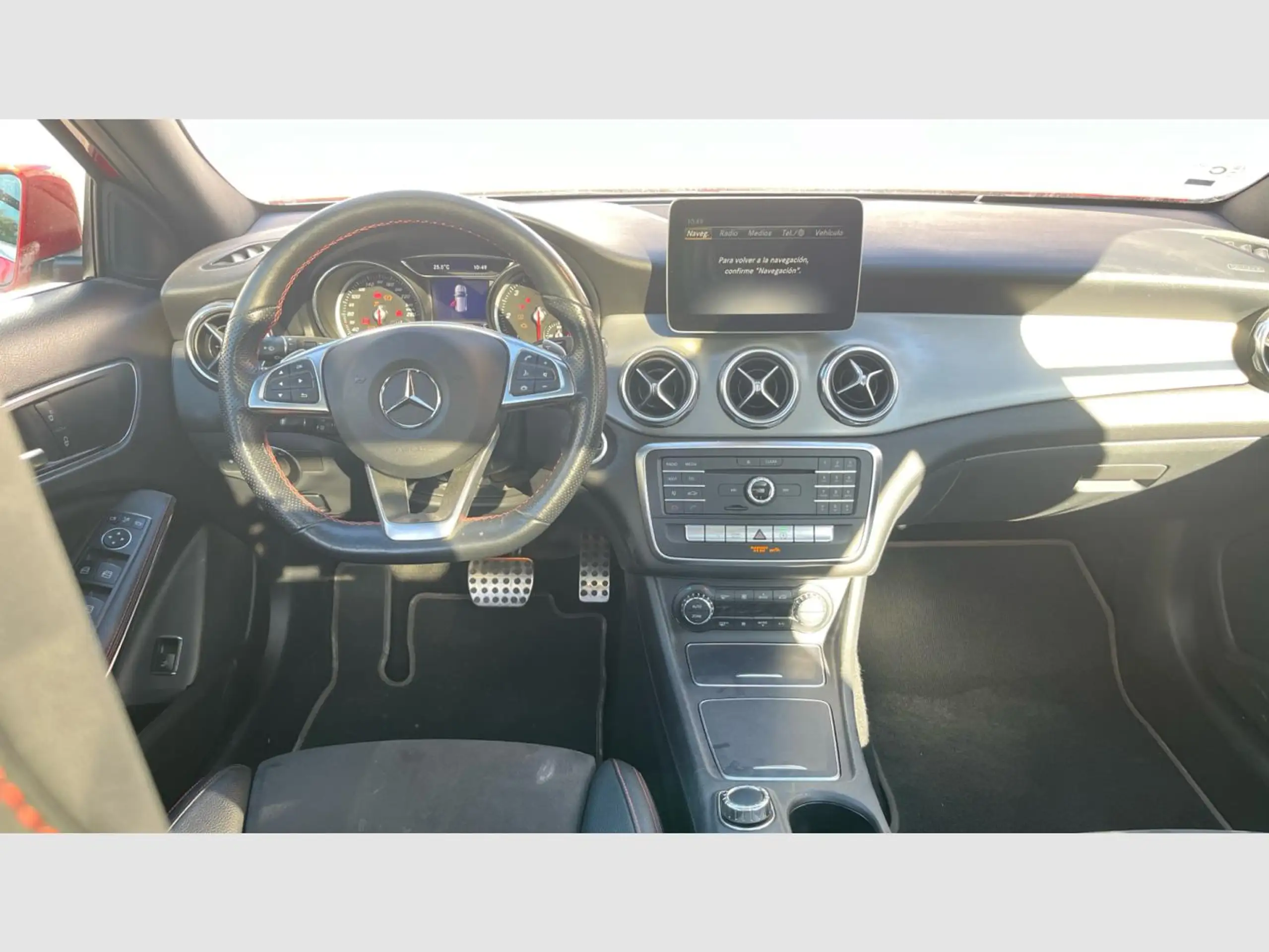 Mercedes-Benz - GLA 220