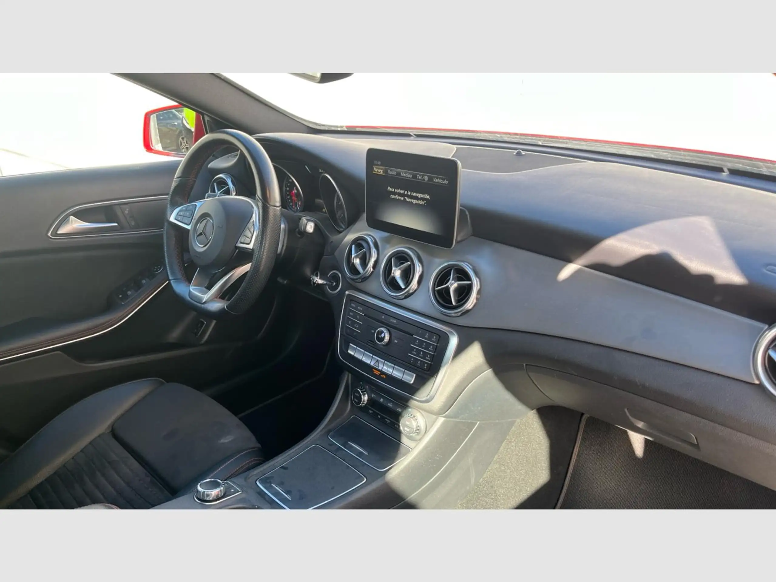 Mercedes-Benz - GLA 220