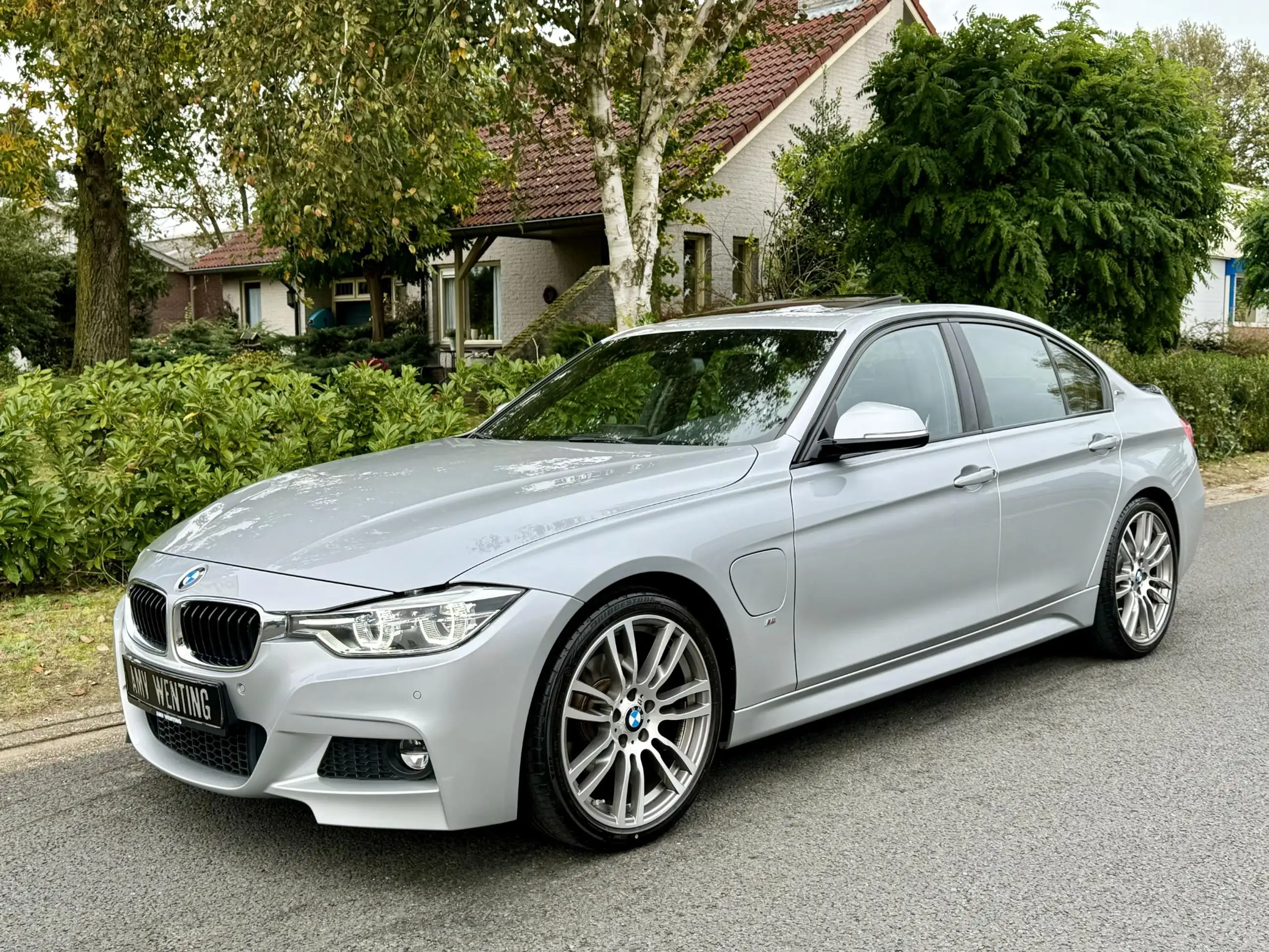 BMW 330 2018