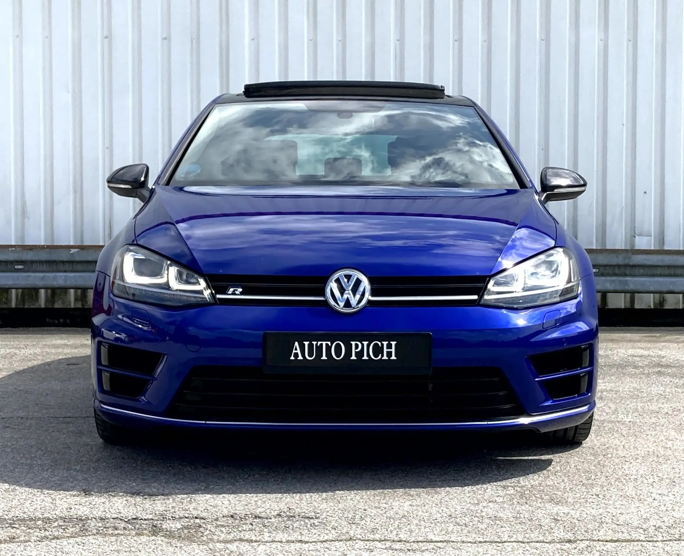 Volkswagen - Golf