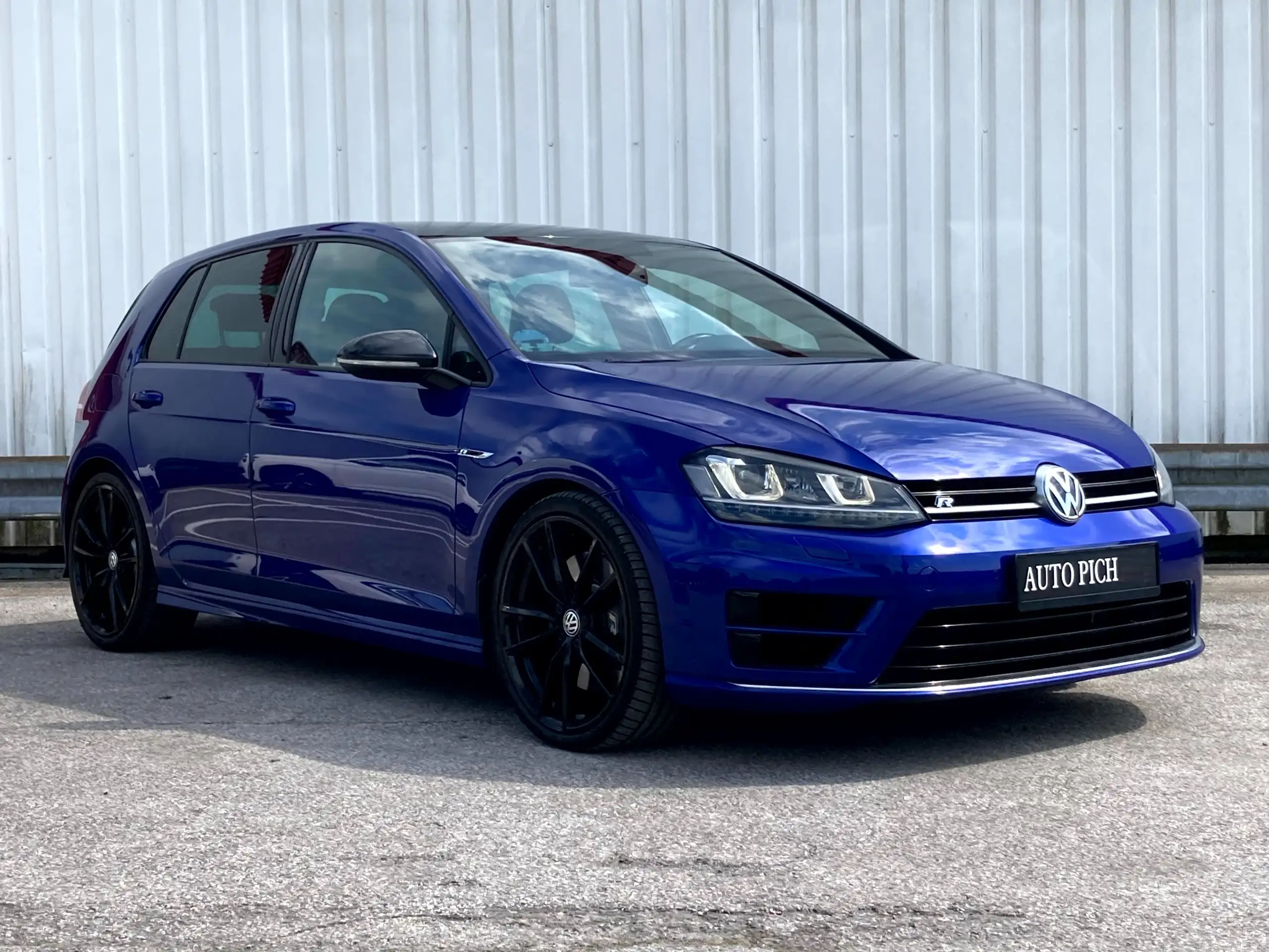 Volkswagen - Golf