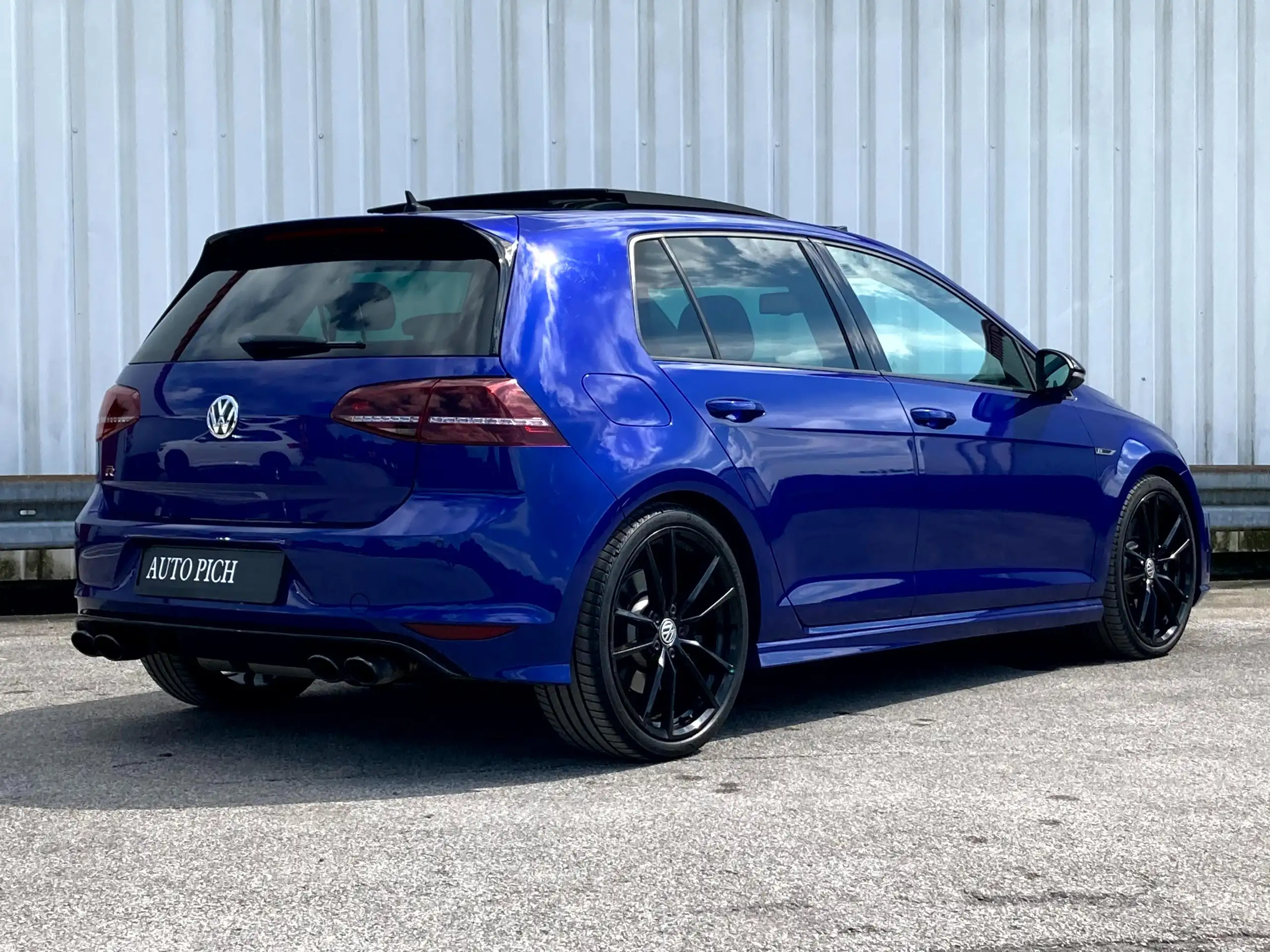 Volkswagen - Golf