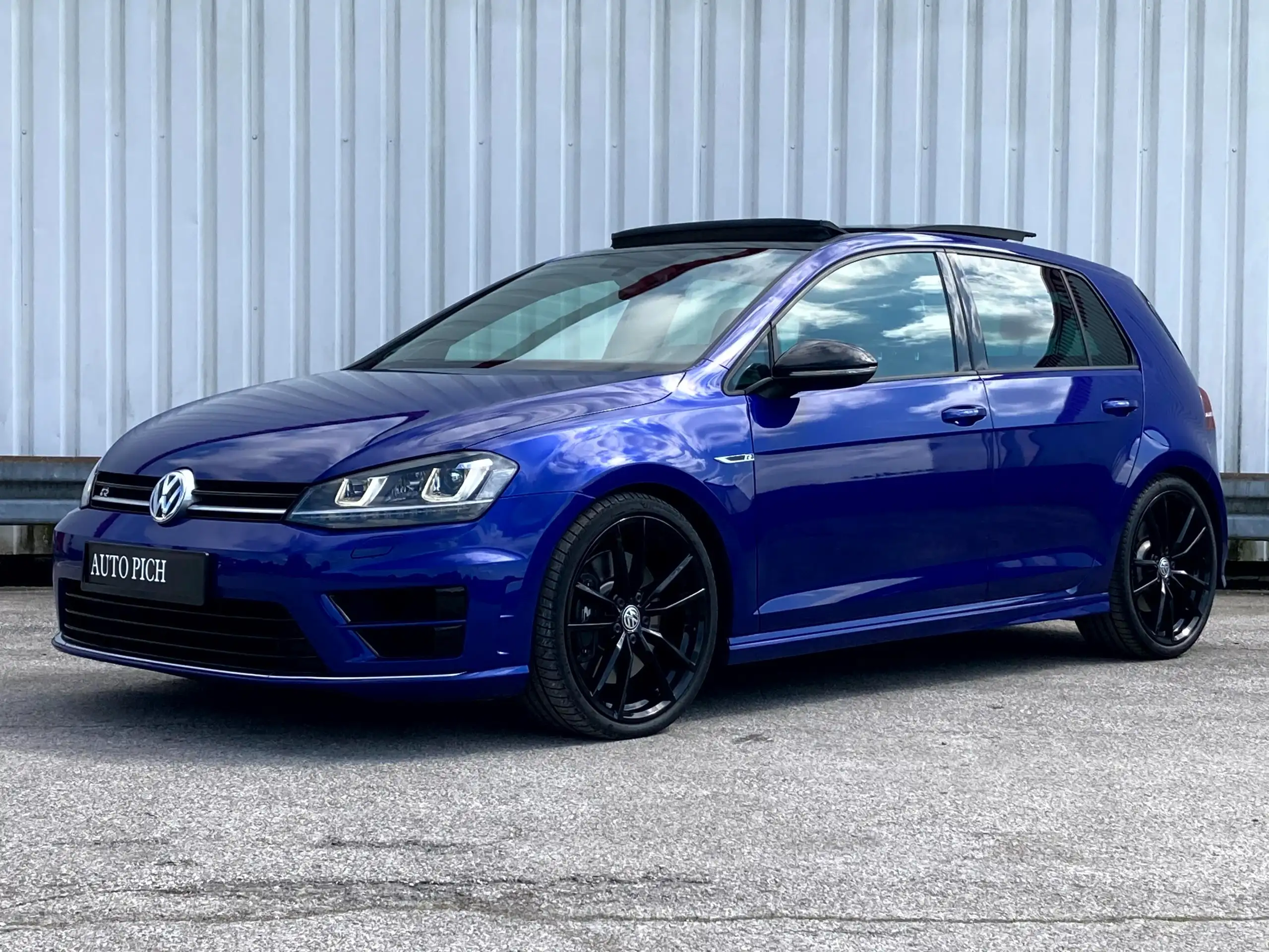 Volkswagen - Golf