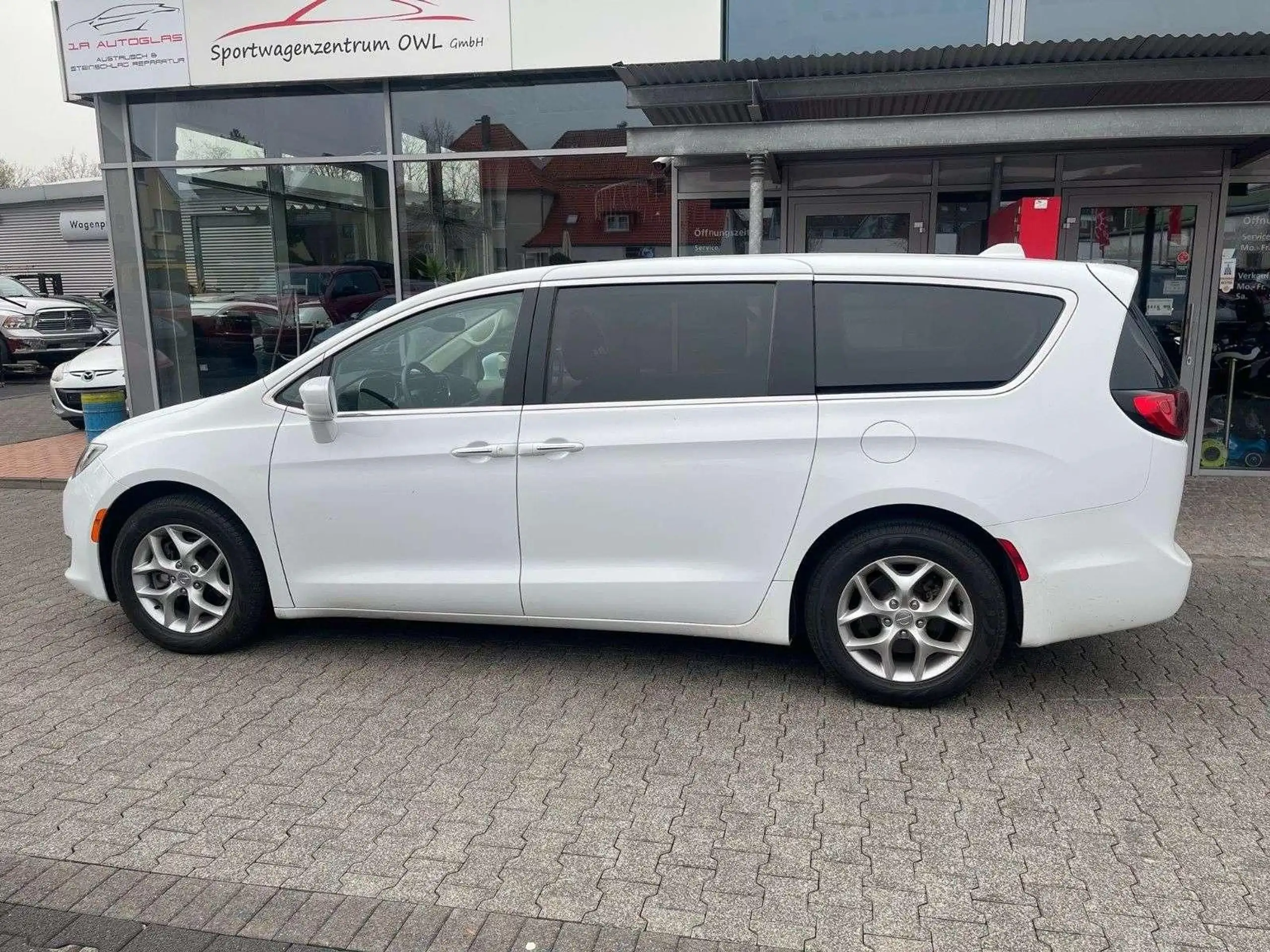 Chrysler - Pacifica