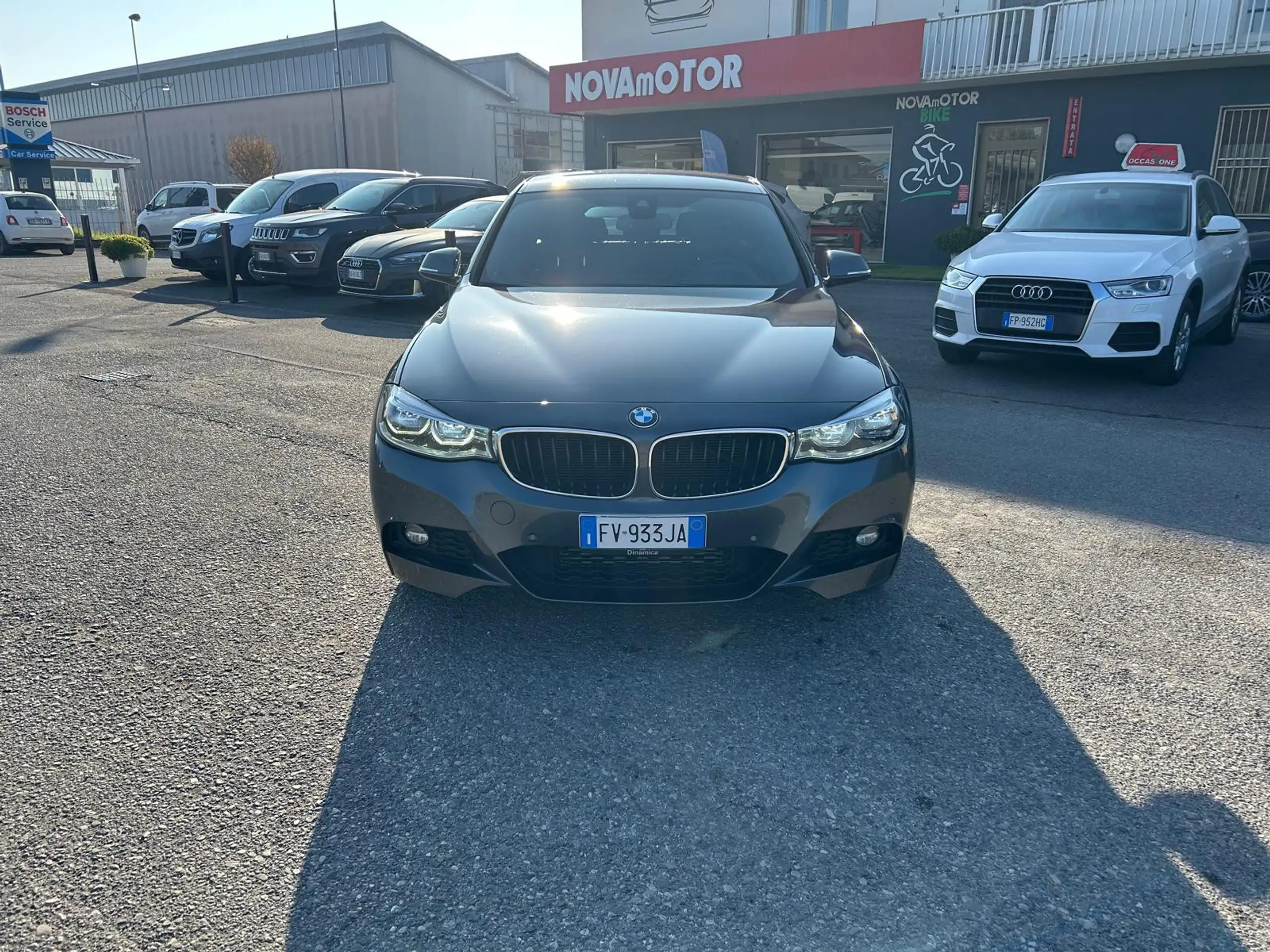 BMW - 320