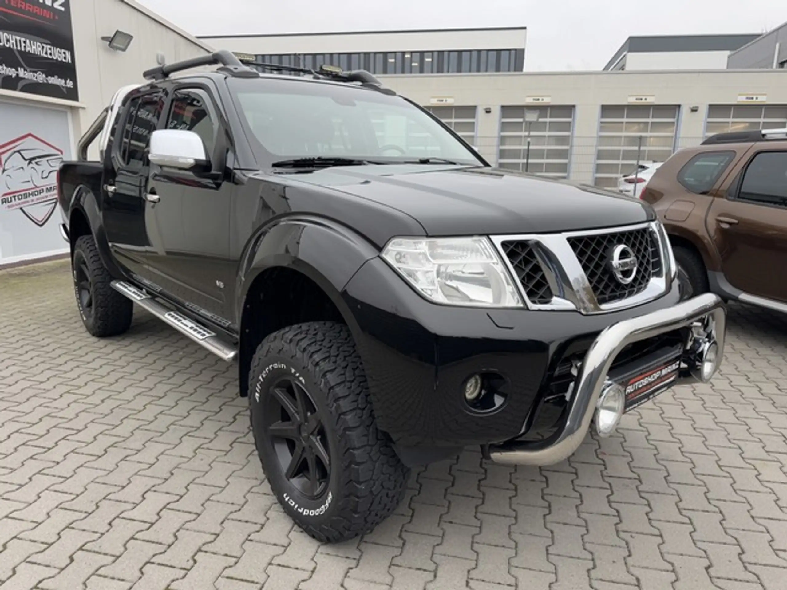 Nissan - Navara