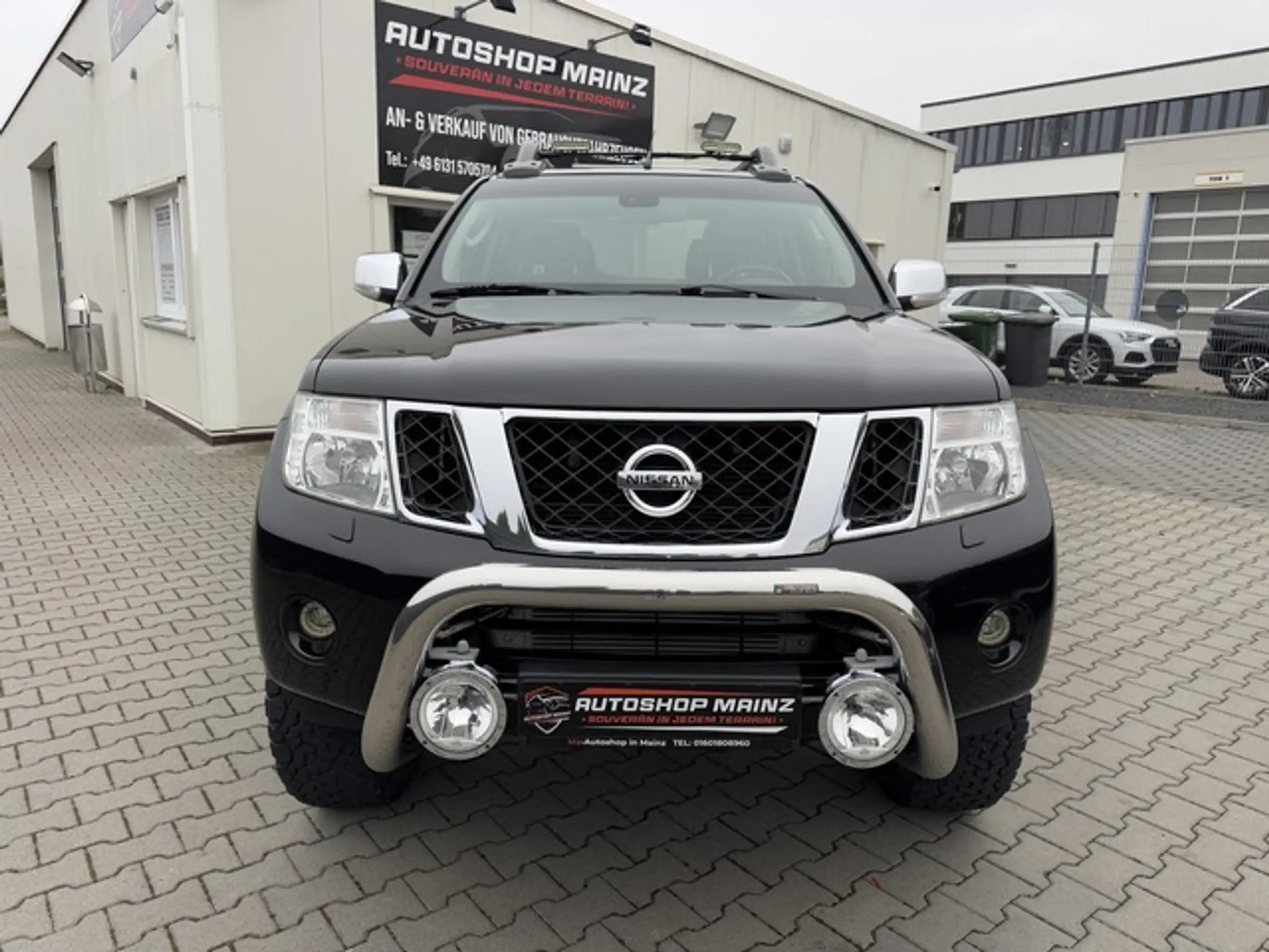 Nissan - Navara