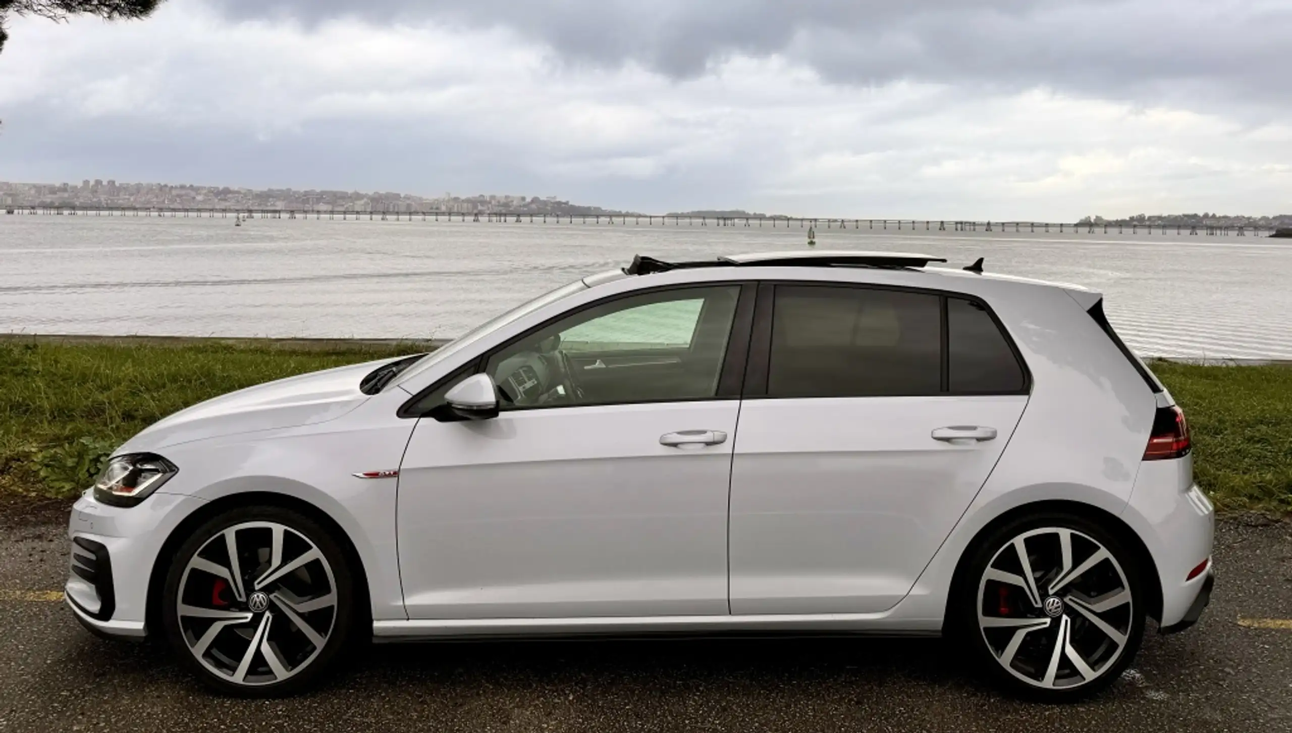 Volkswagen - Golf GTI