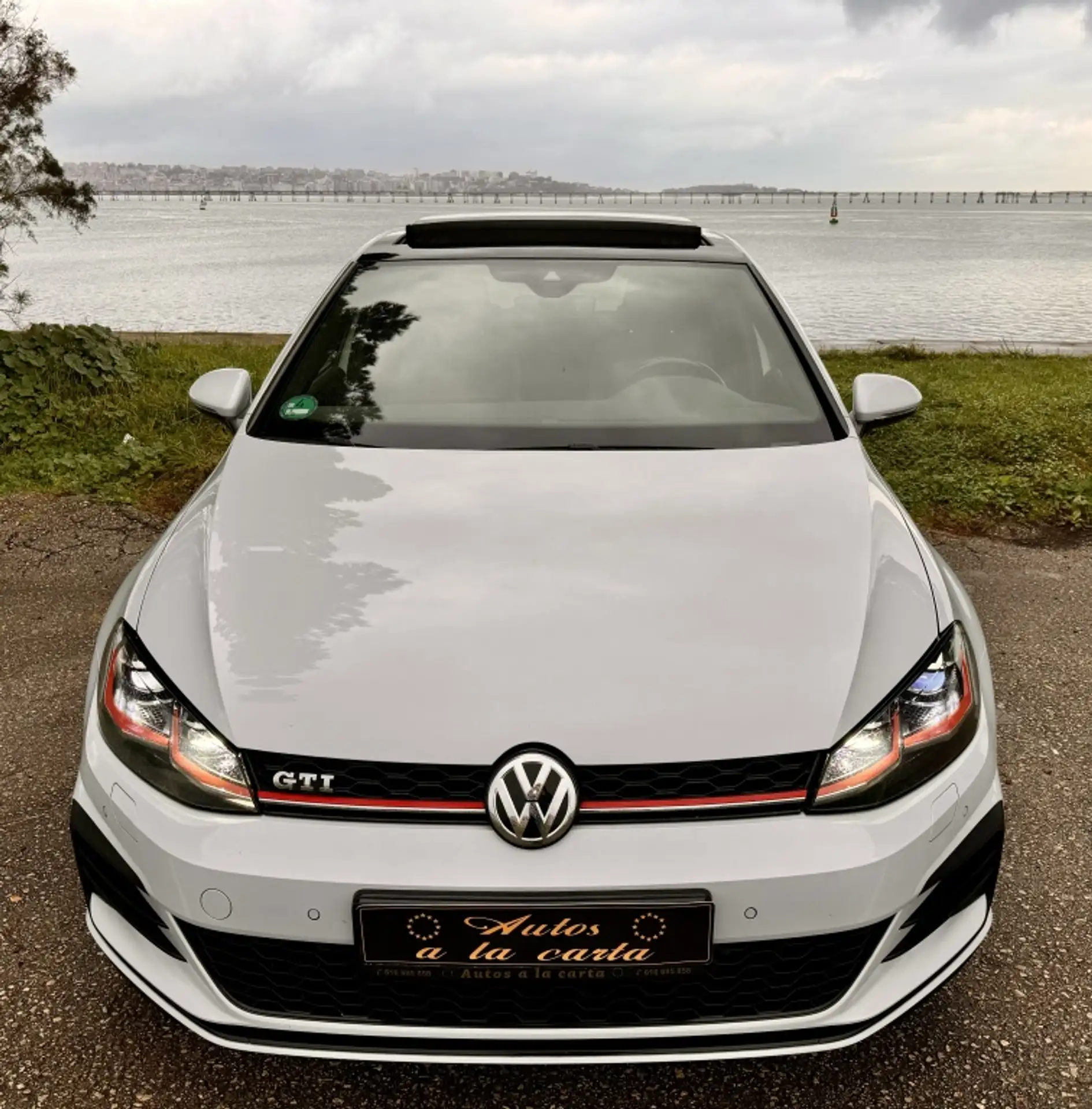 Volkswagen - Golf GTI