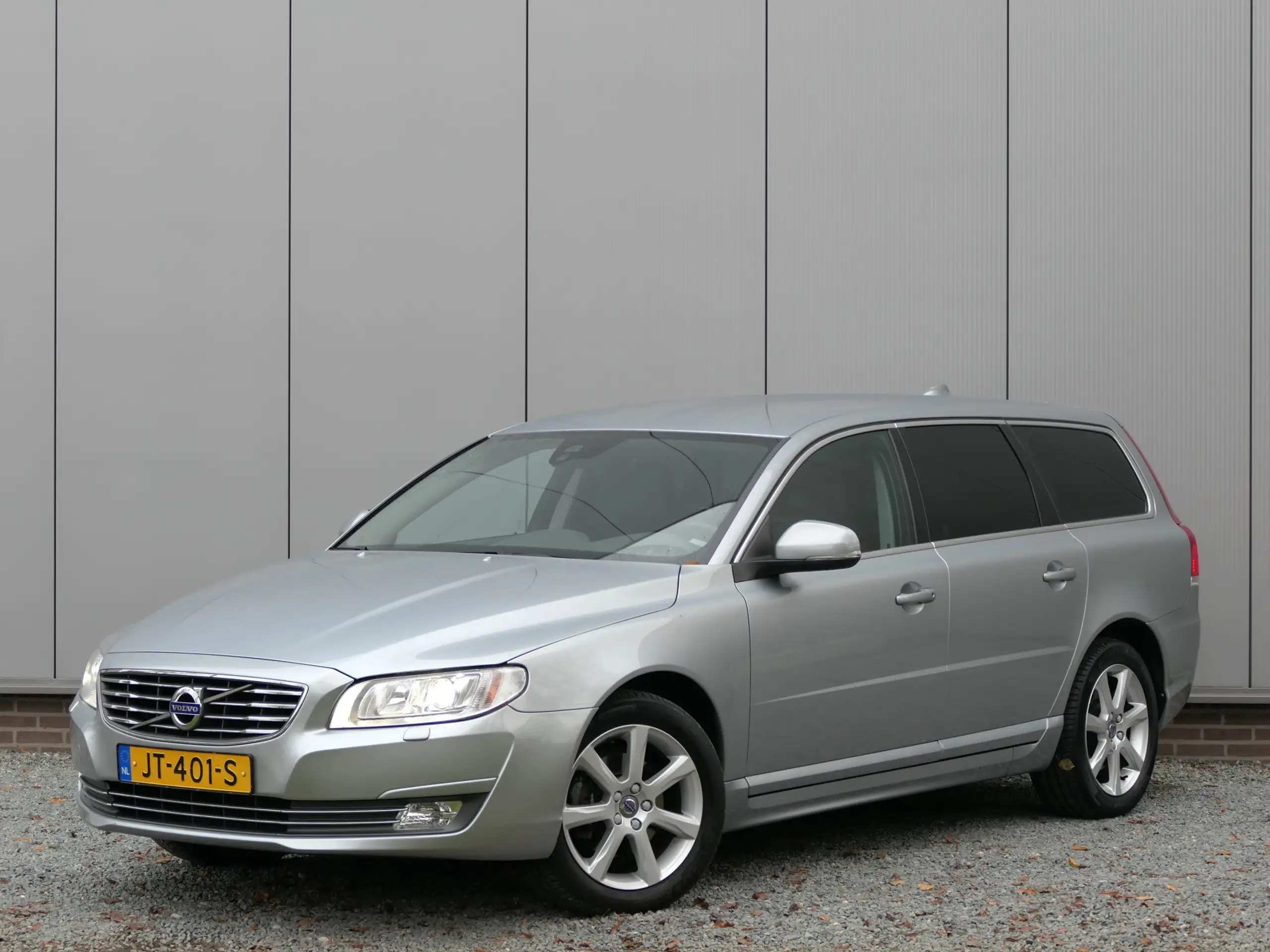 Volvo V70 2016