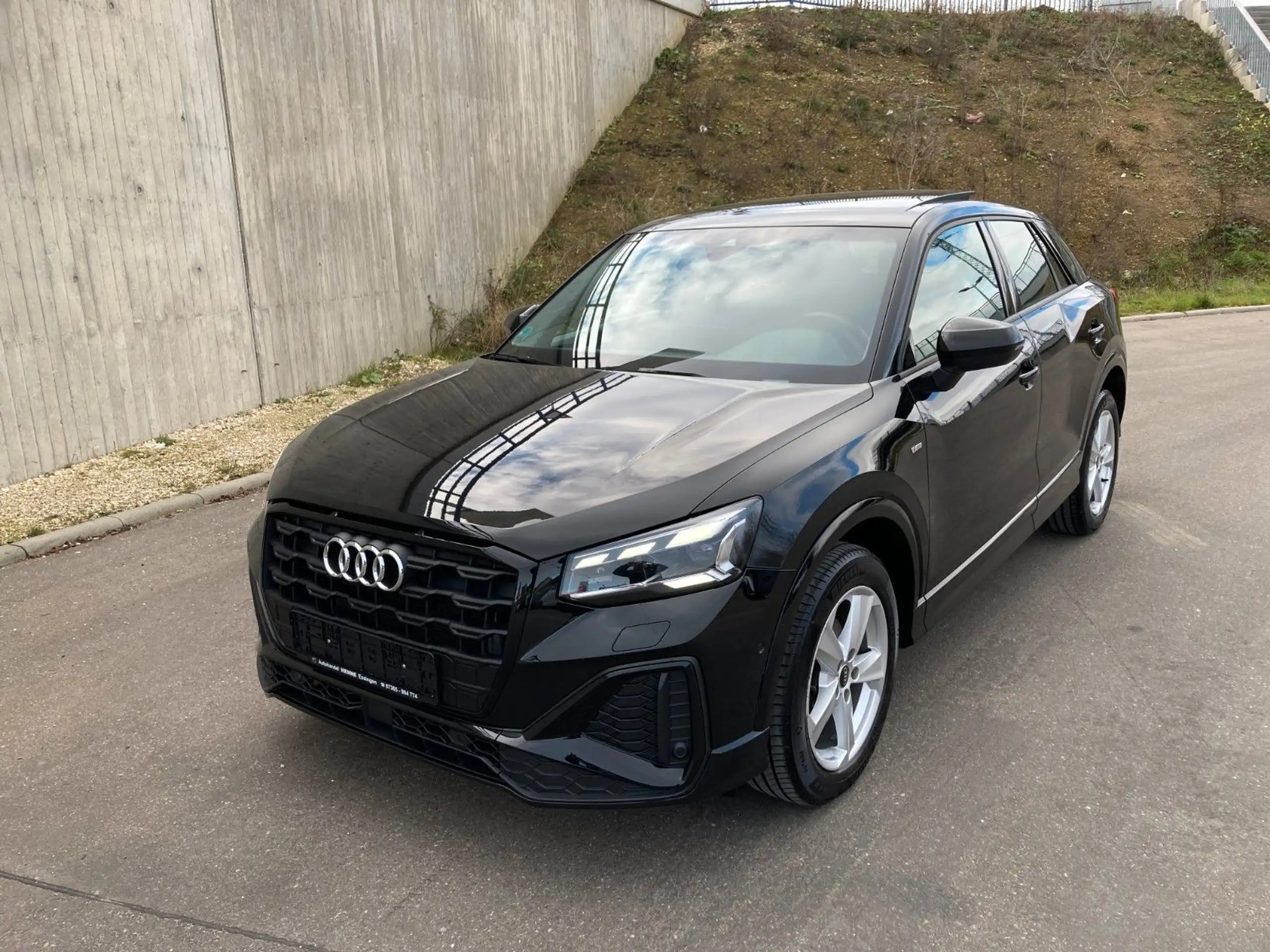 Audi - Q2