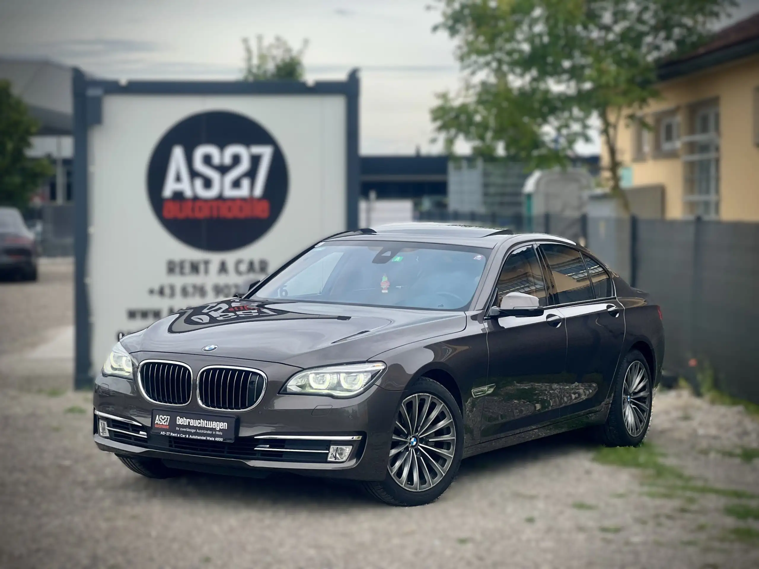 BMW - 740