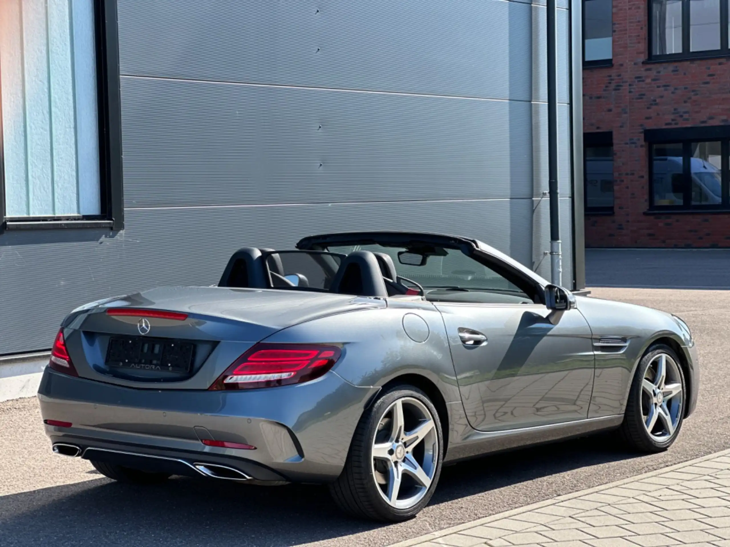 Mercedes-Benz - SLC 200