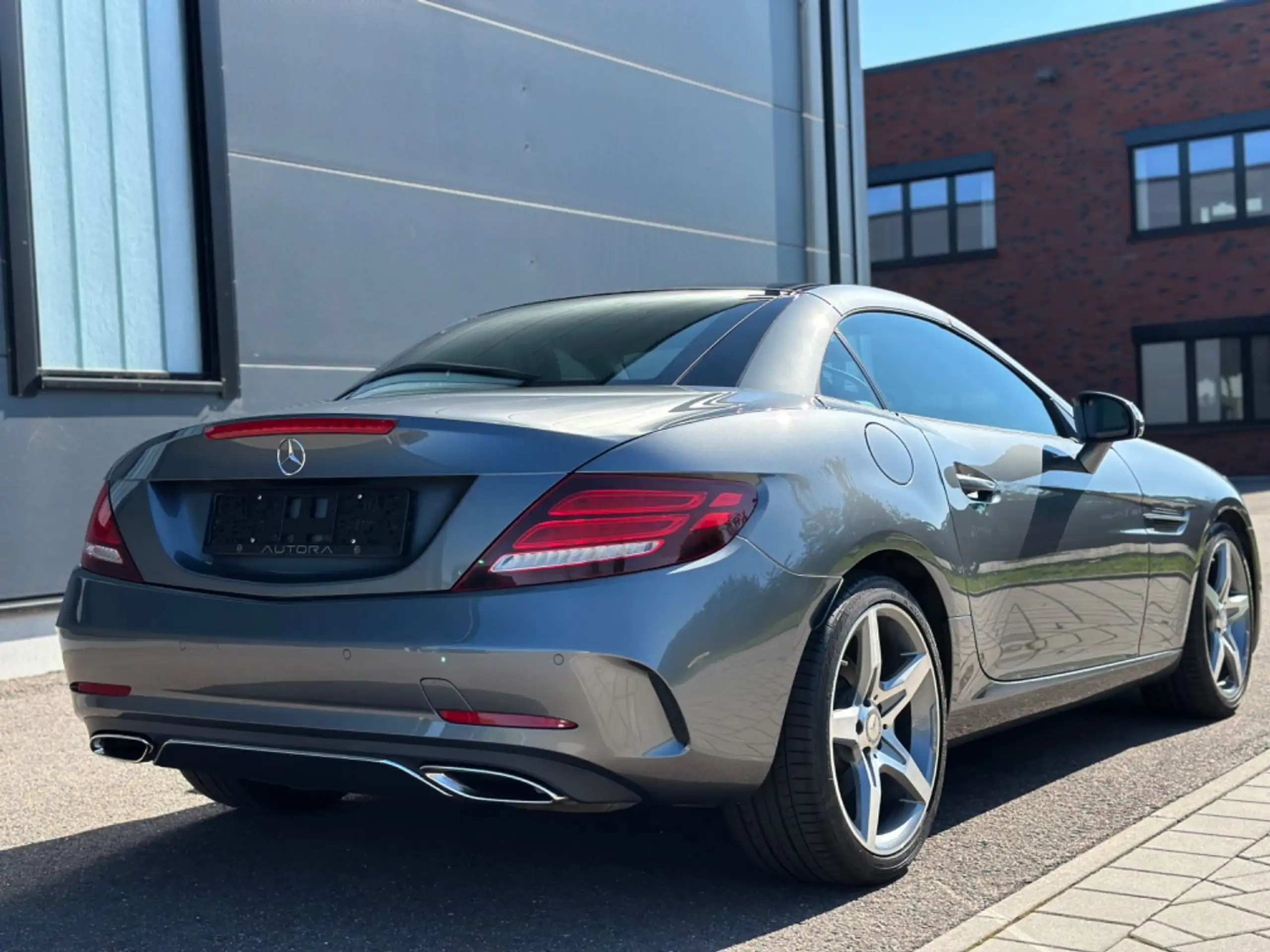 Mercedes-Benz - SLC 200