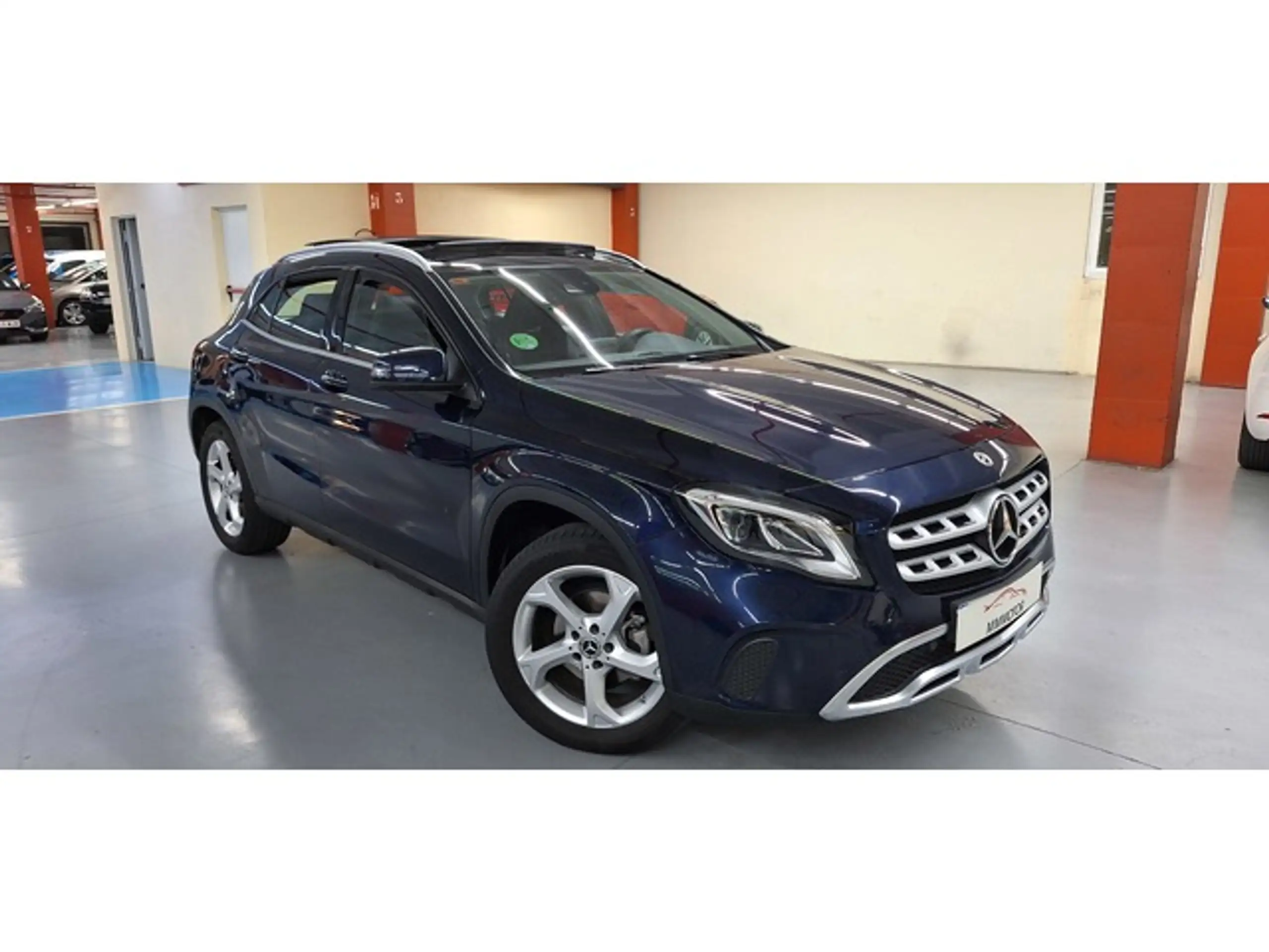 Mercedes-Benz - GLA 220