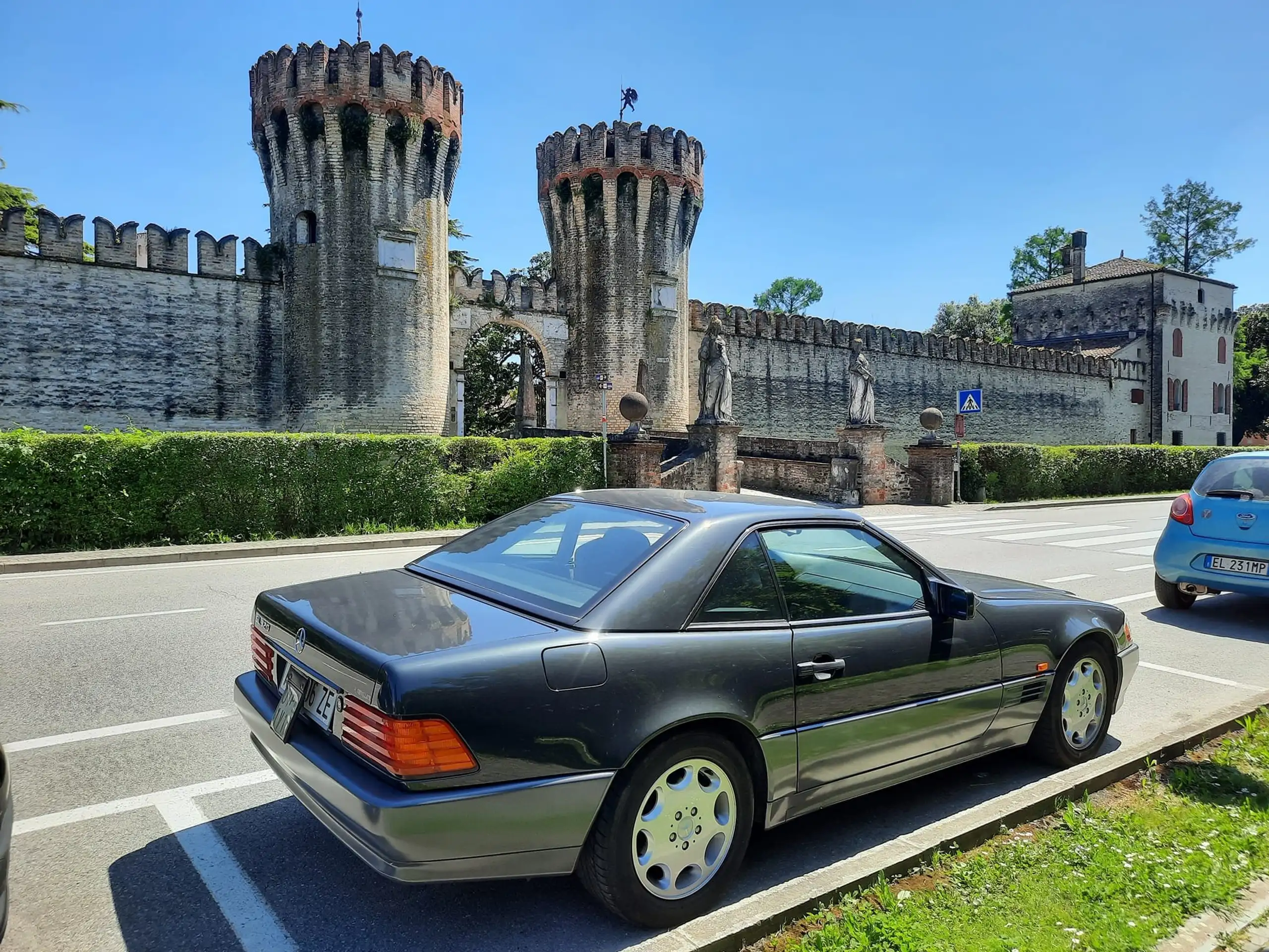 Mercedes-Benz - SL 320