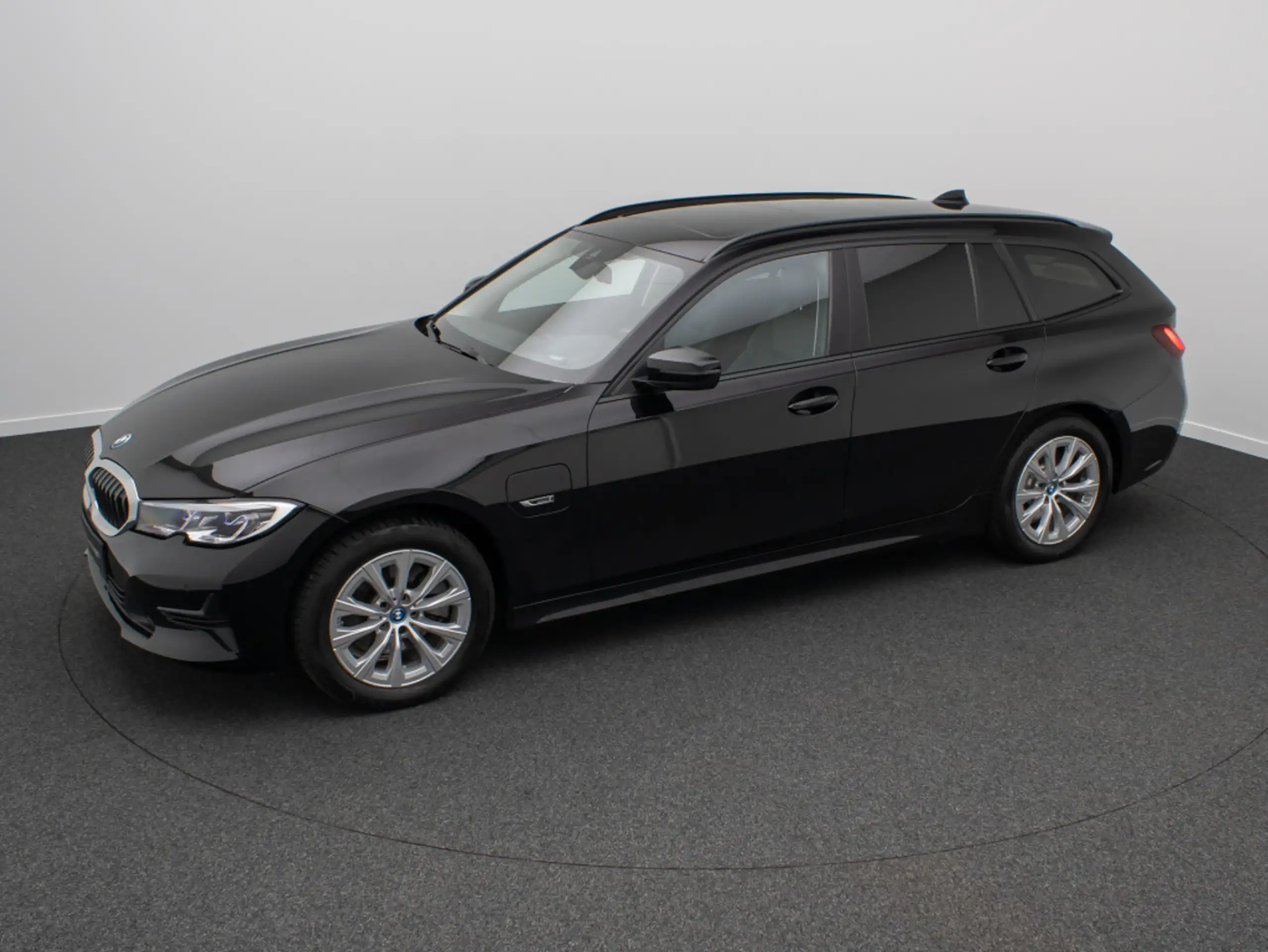 BMW - 320