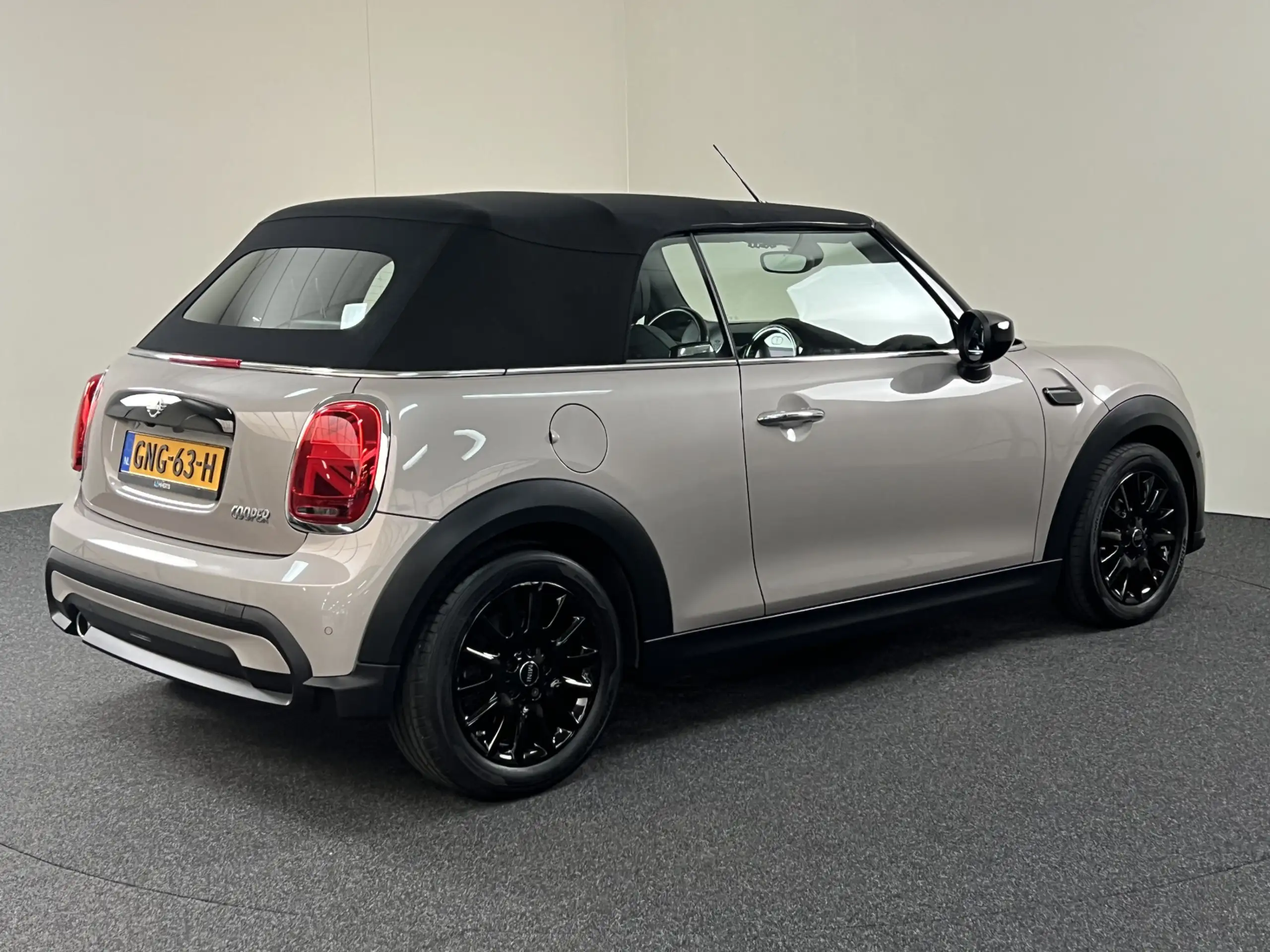 MINI - Cooper Cabrio