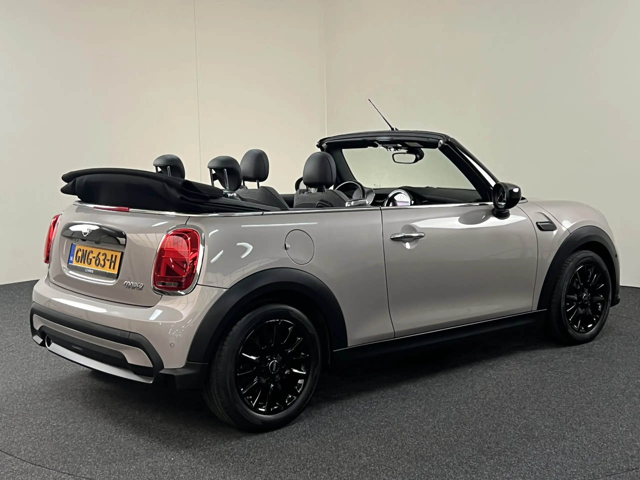 MINI - Cooper Cabrio