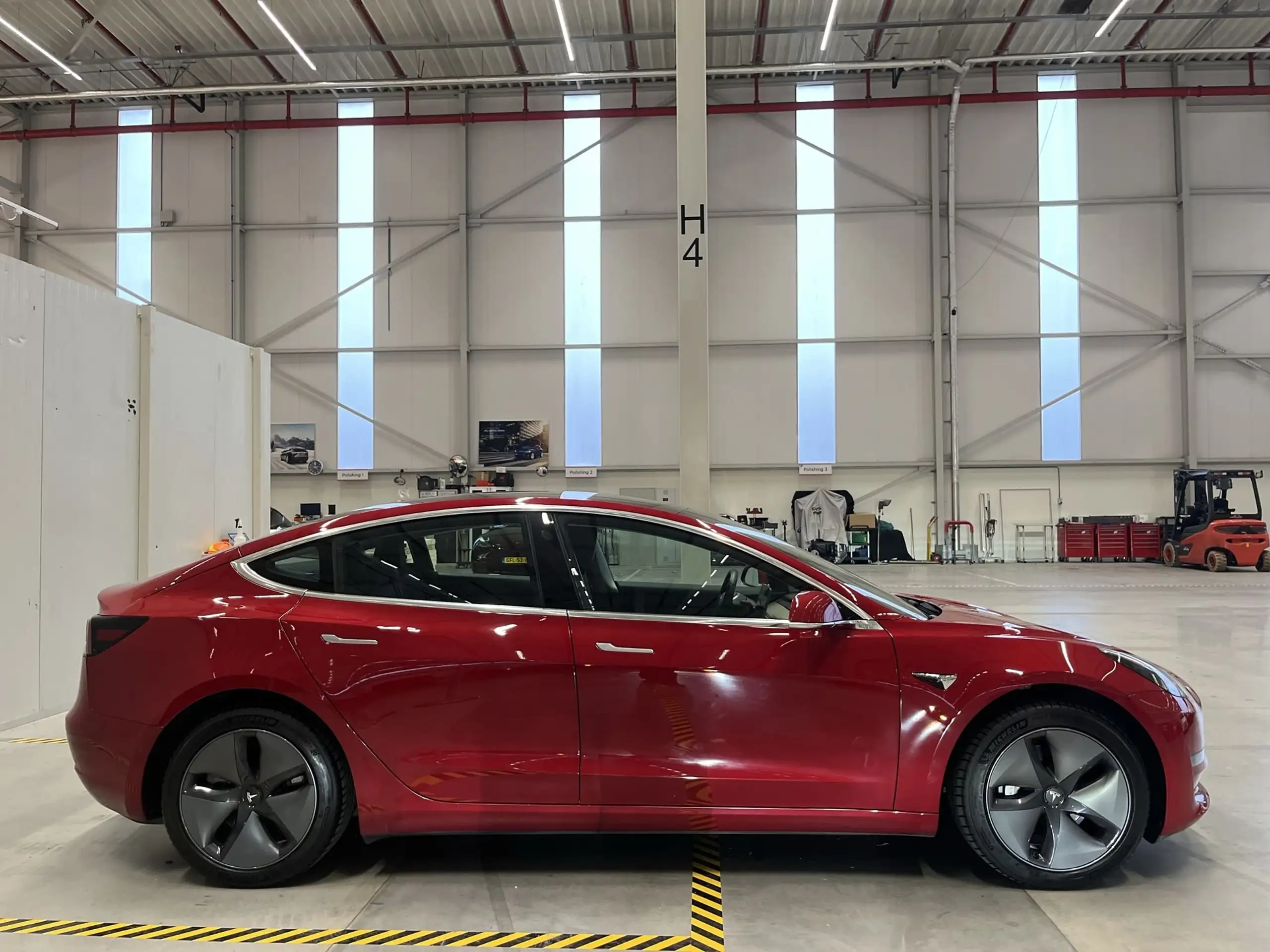 Tesla - Model 3