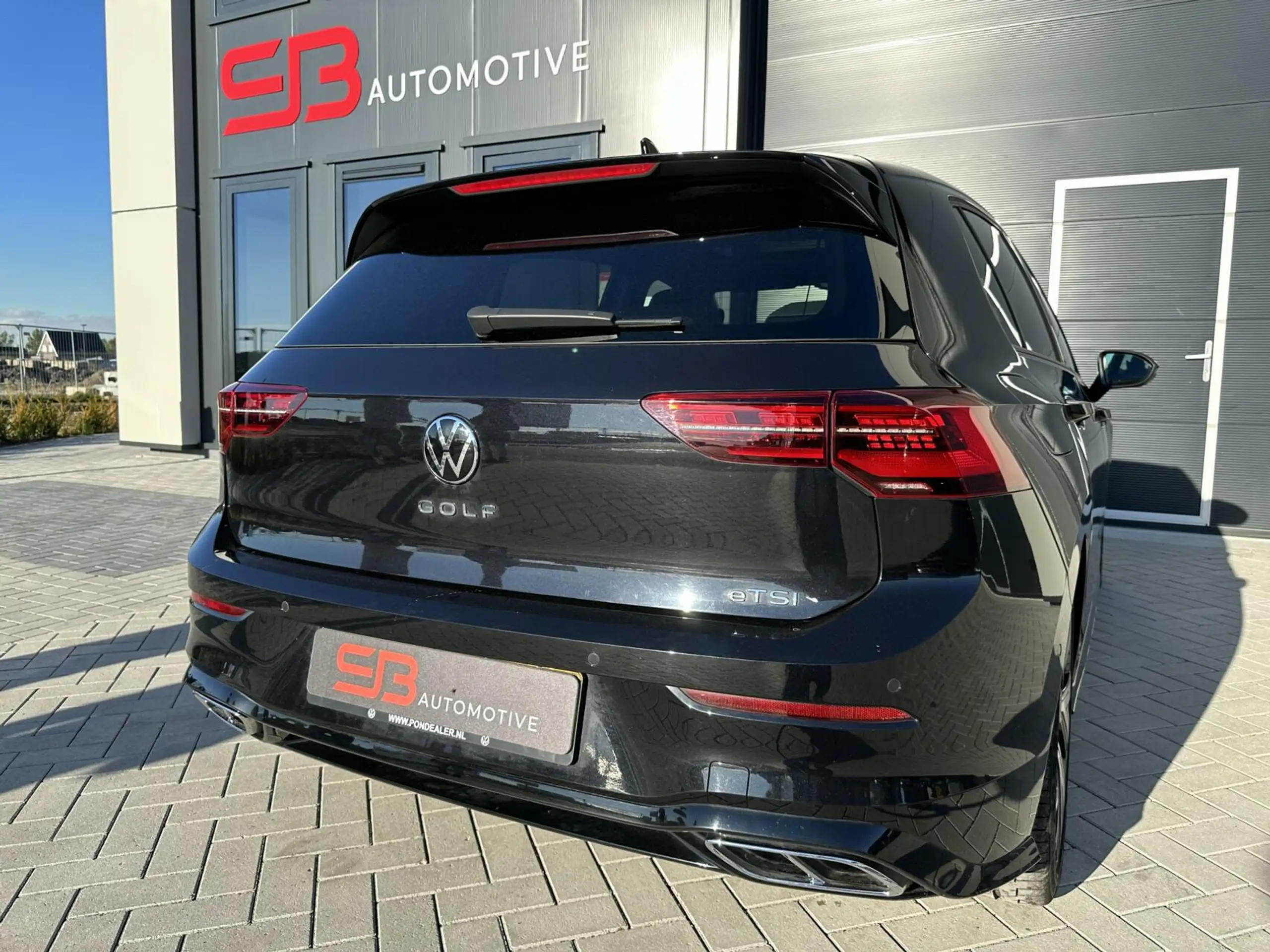 Volkswagen - Golf