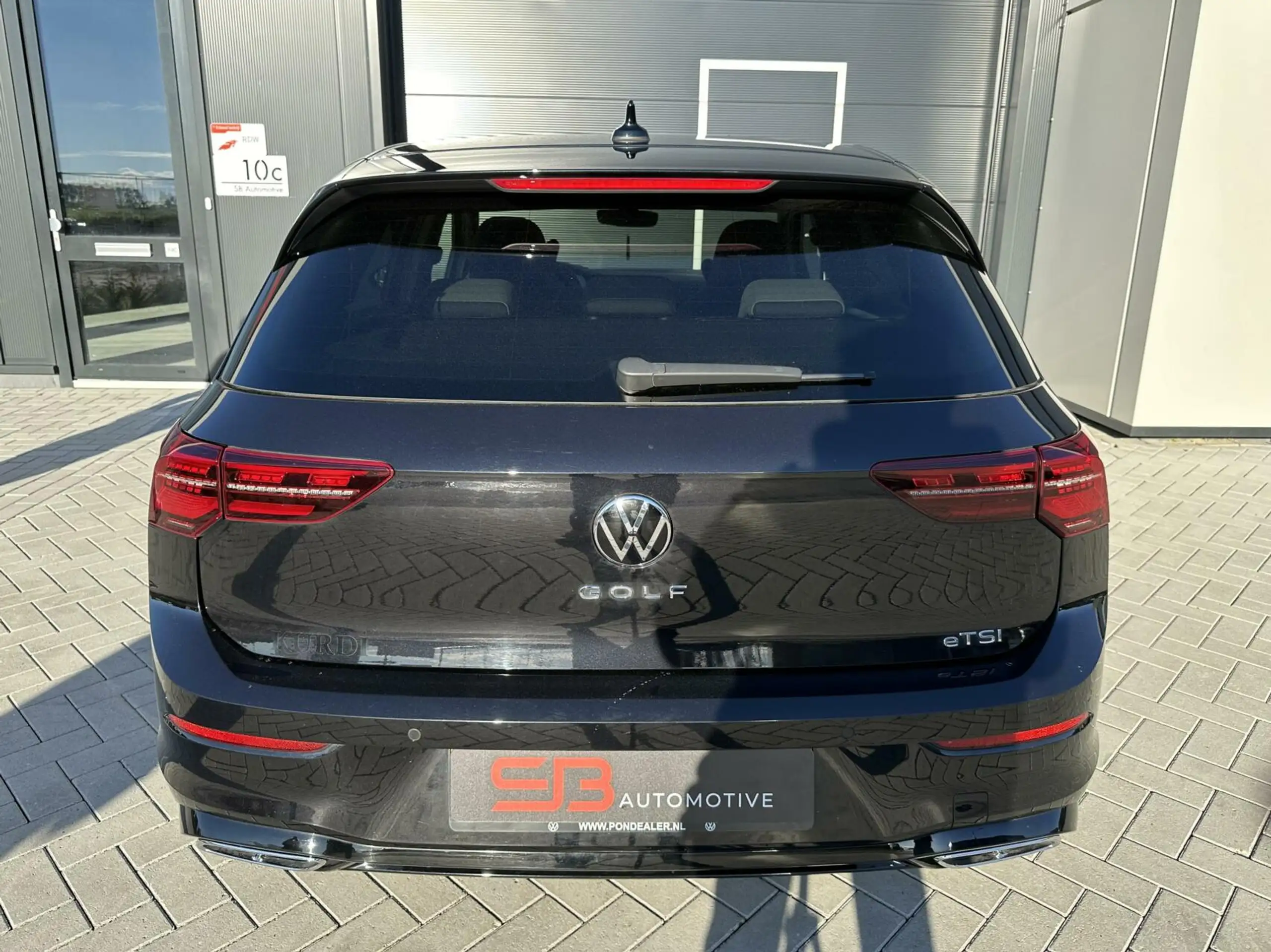 Volkswagen - Golf