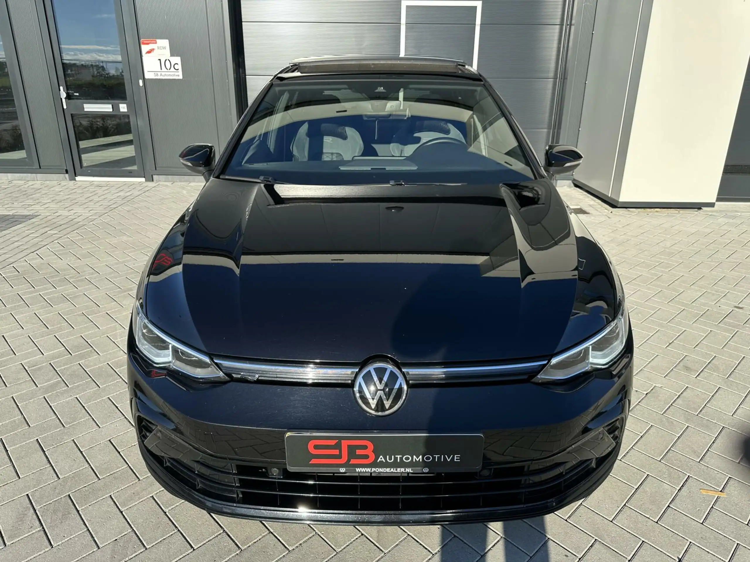 Volkswagen - Golf