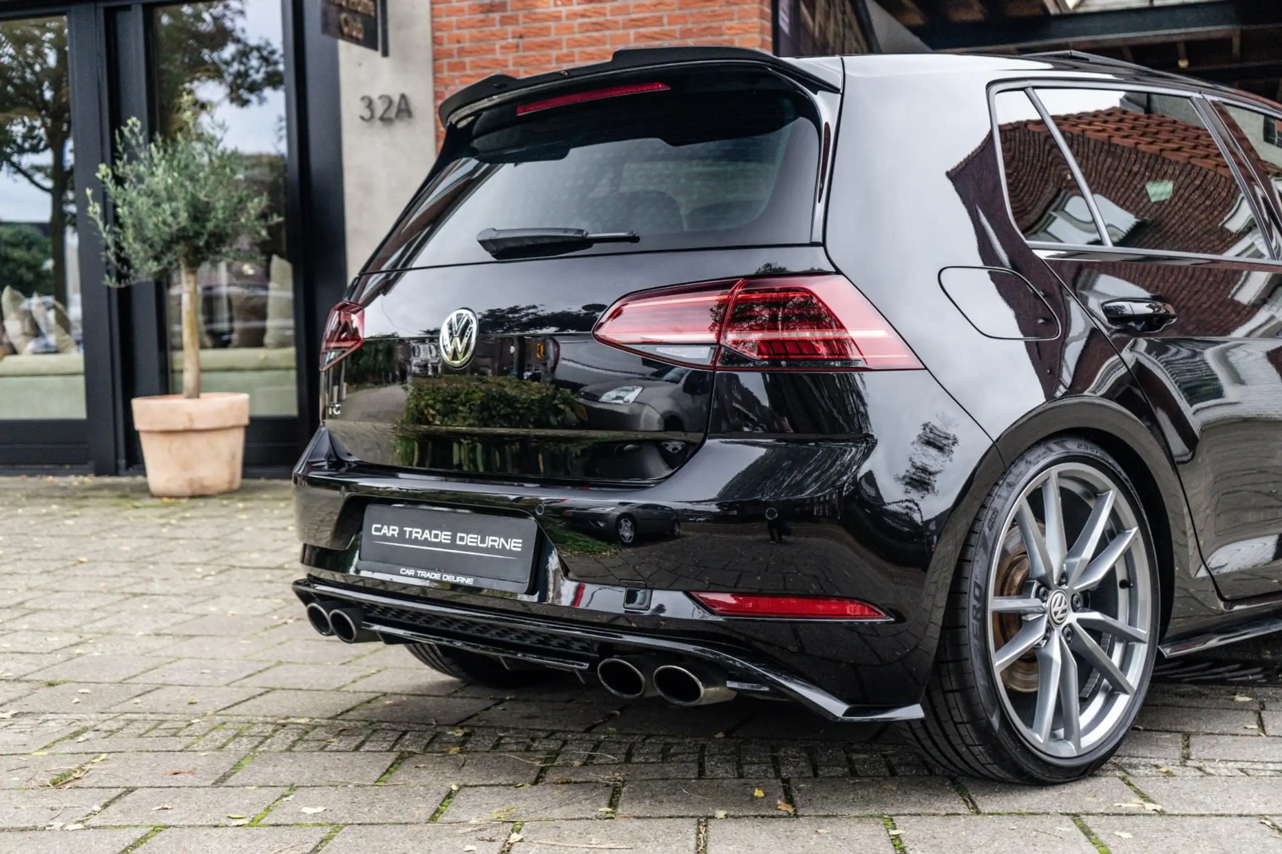 Volkswagen - Golf