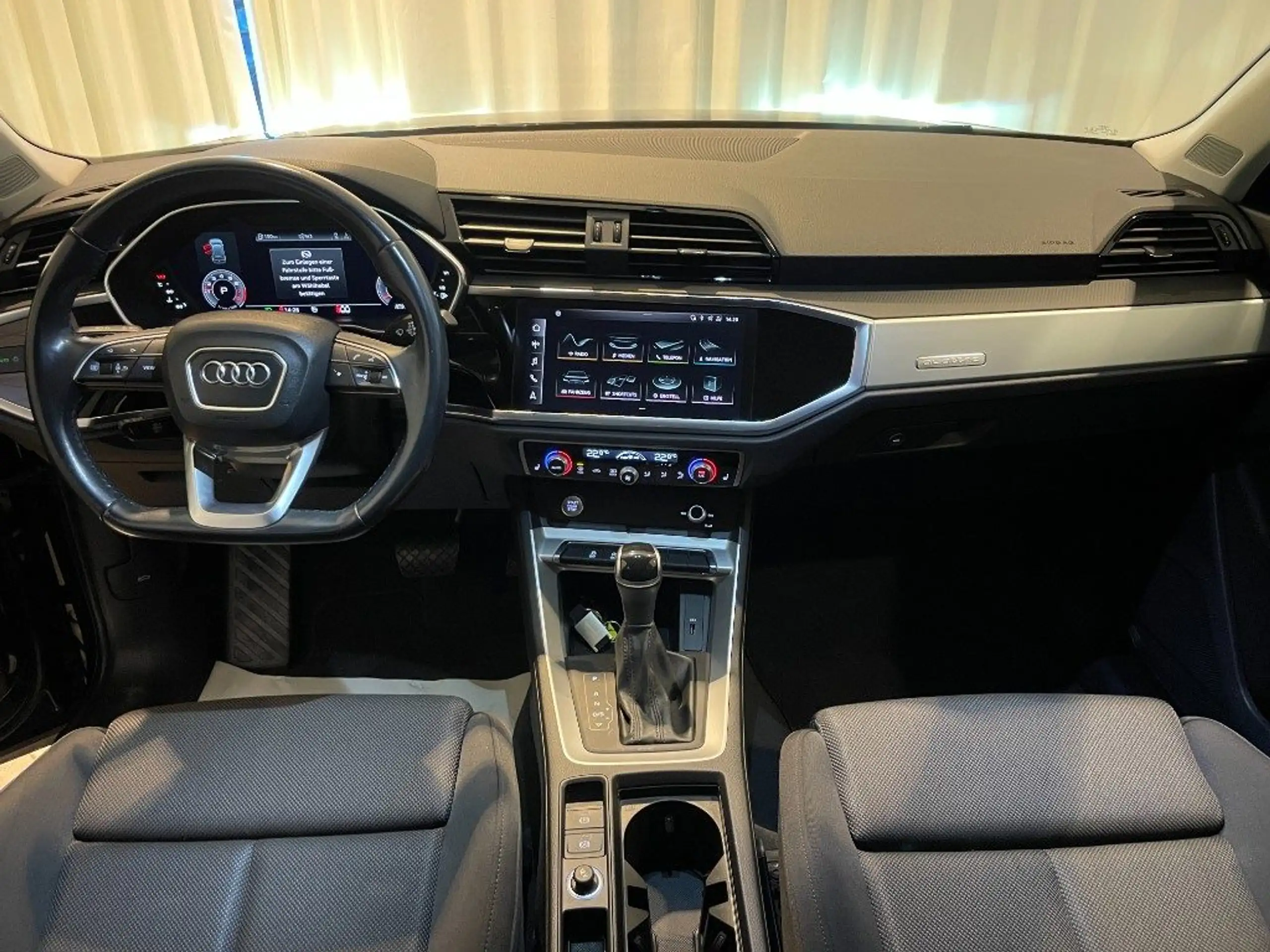 Audi - Q3