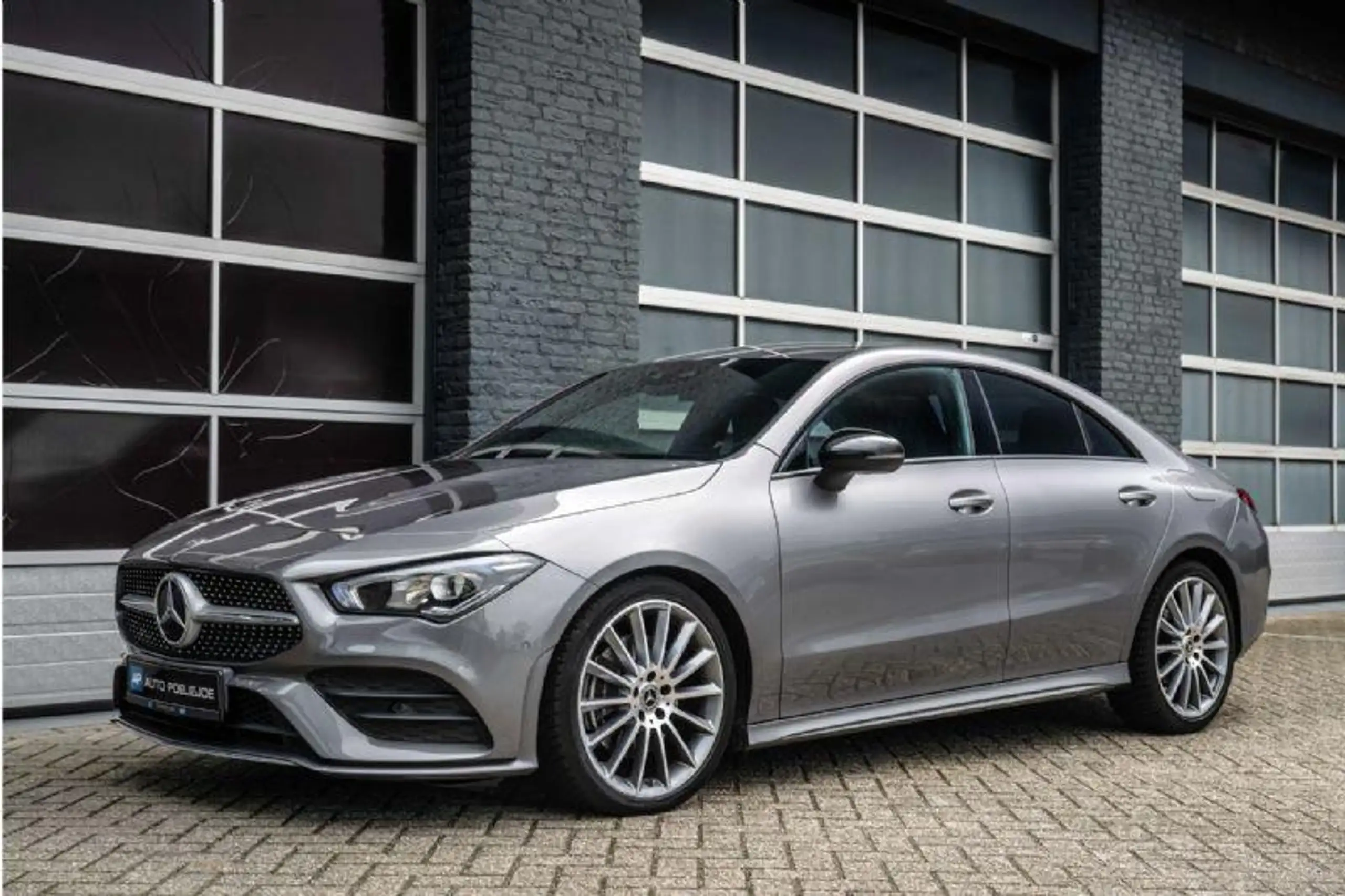 Mercedes-Benz - CLA 200