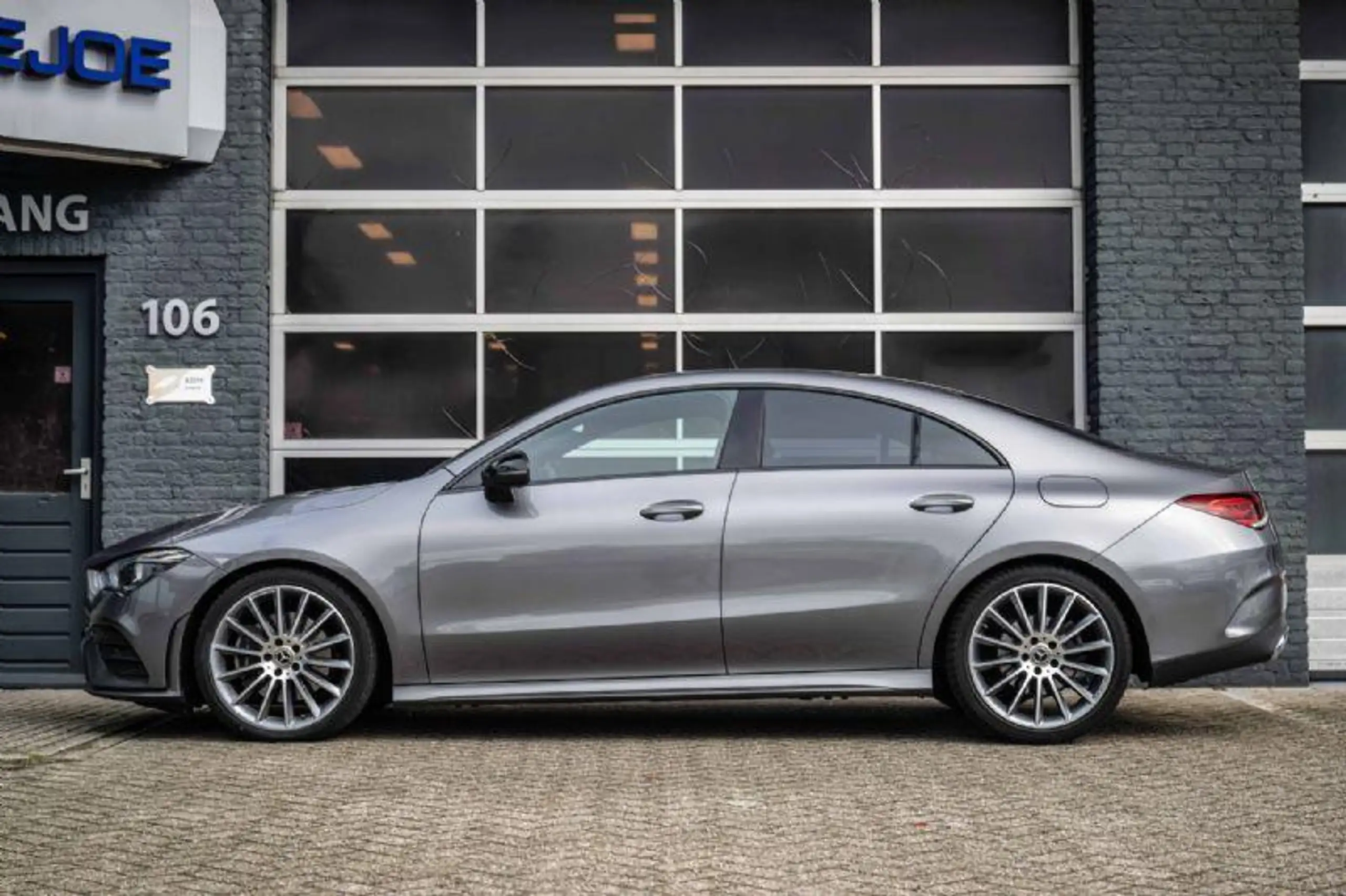 Mercedes-Benz - CLA 200