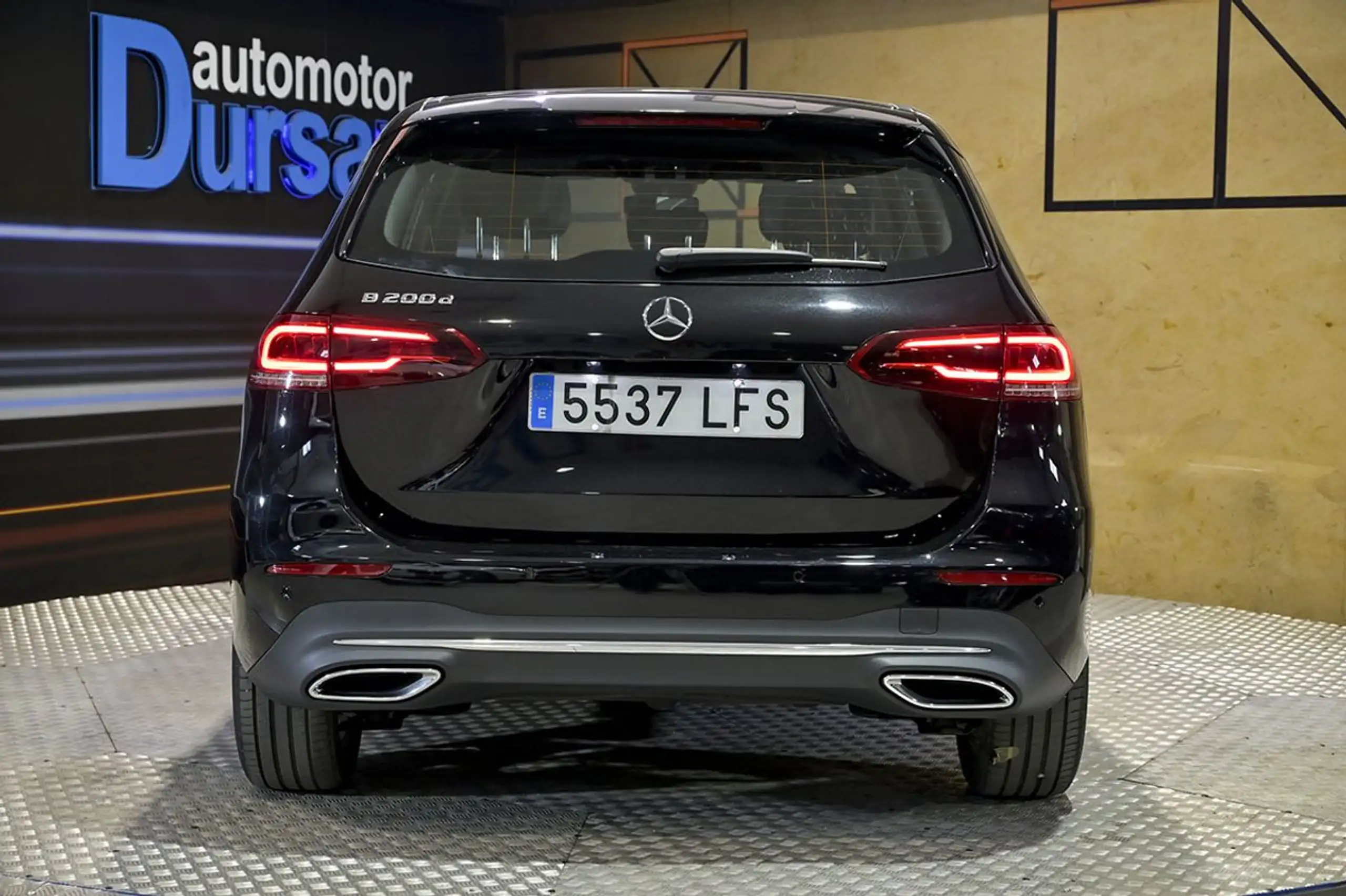 Mercedes-Benz - B 200