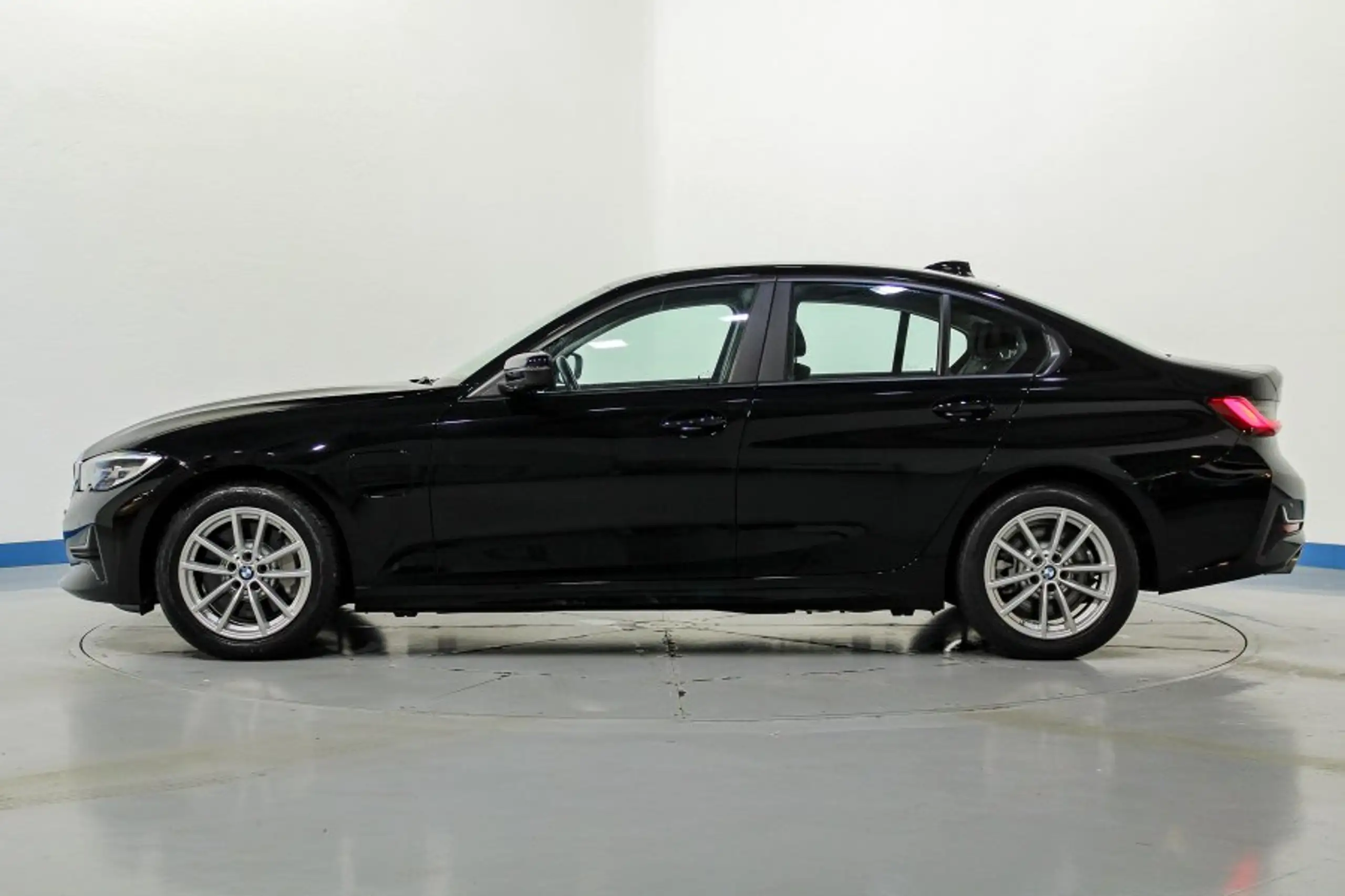 BMW - 330