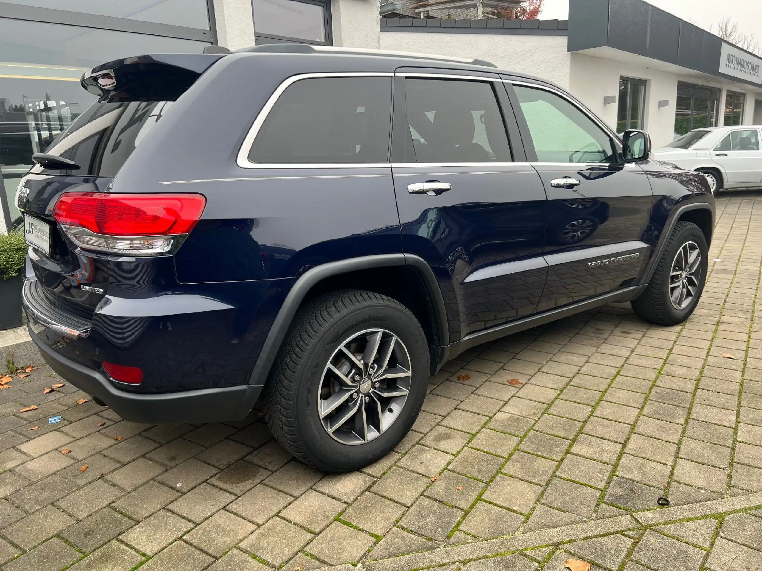 Jeep - Grand Cherokee