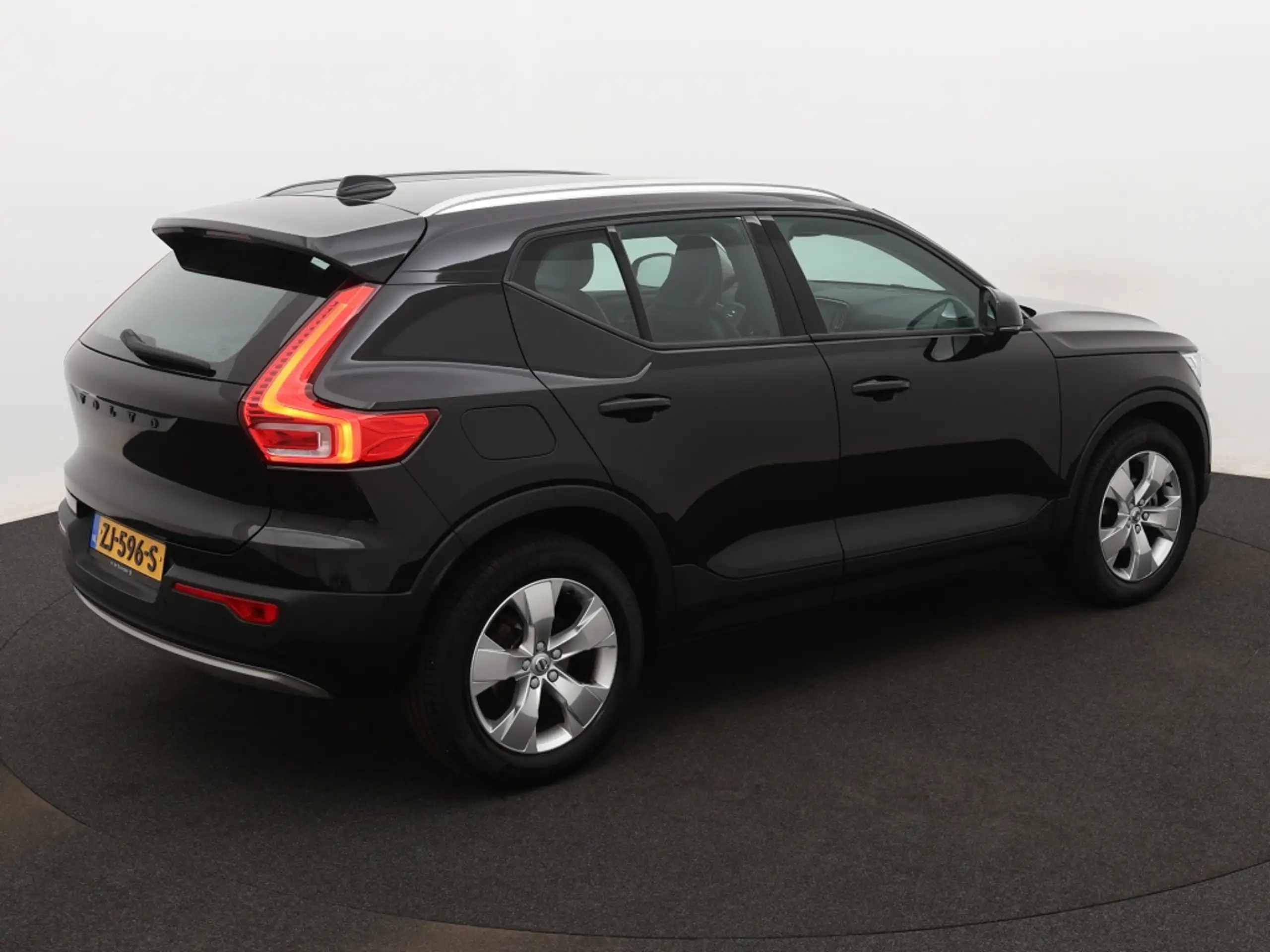 Volvo - XC40