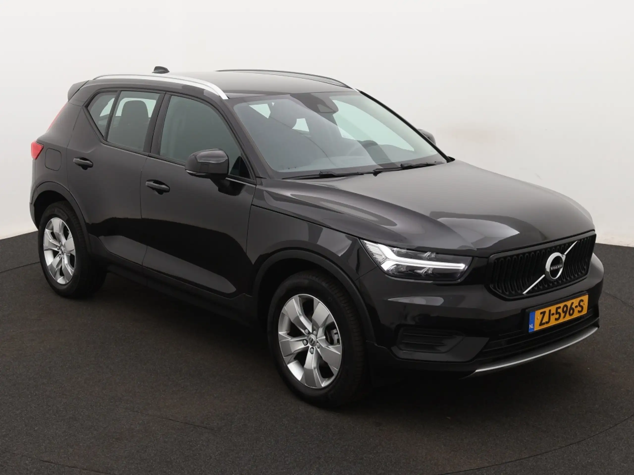 Volvo - XC40