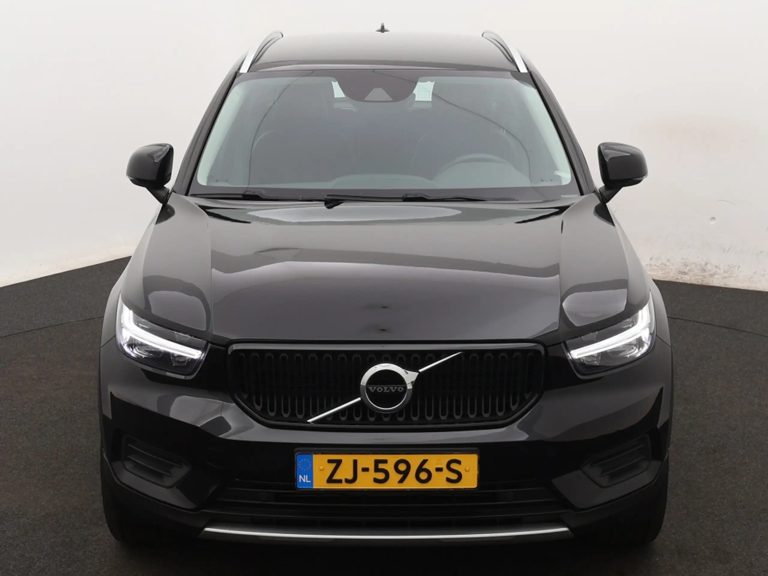 Volvo - XC40