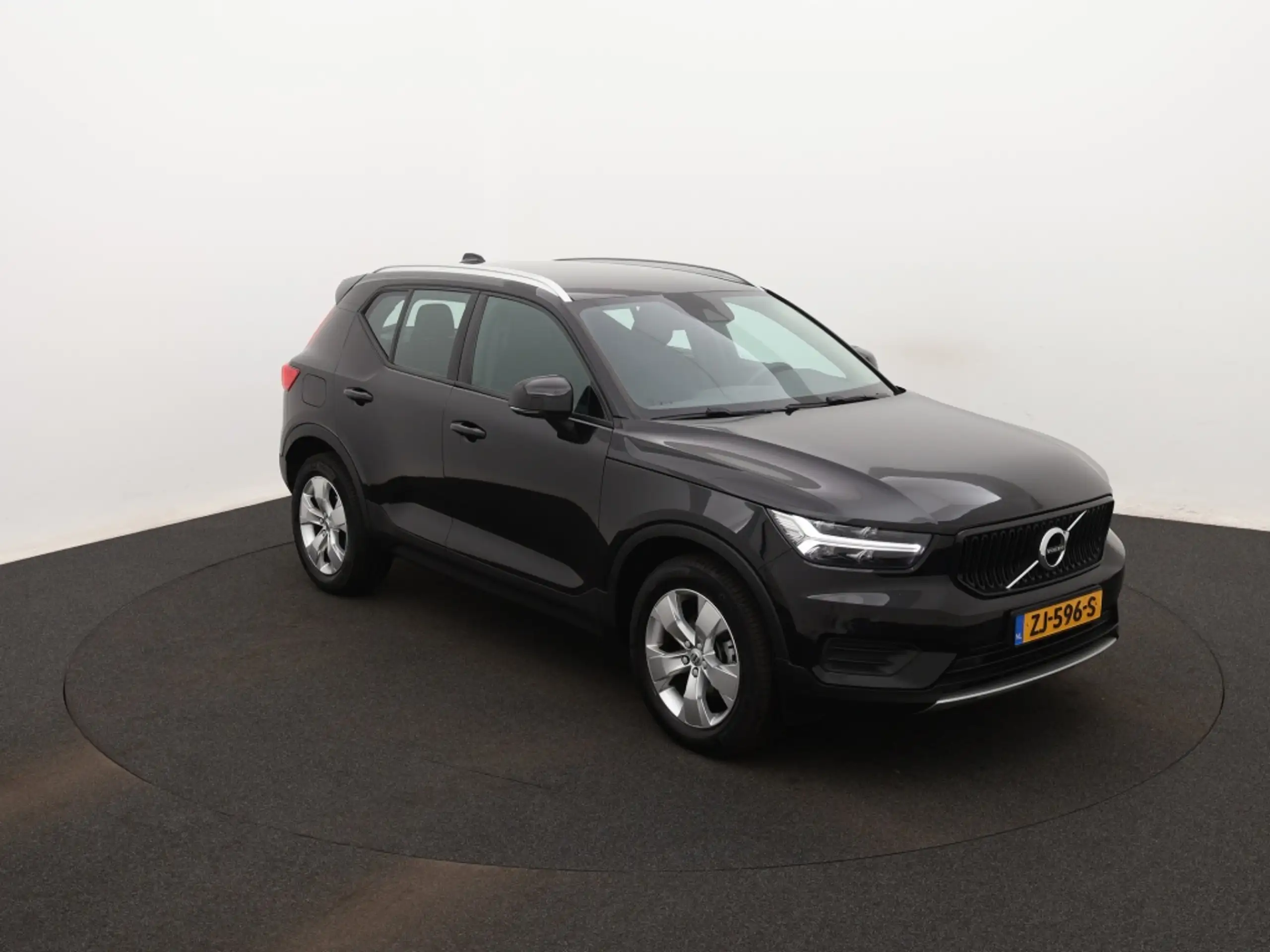 Volvo - XC40