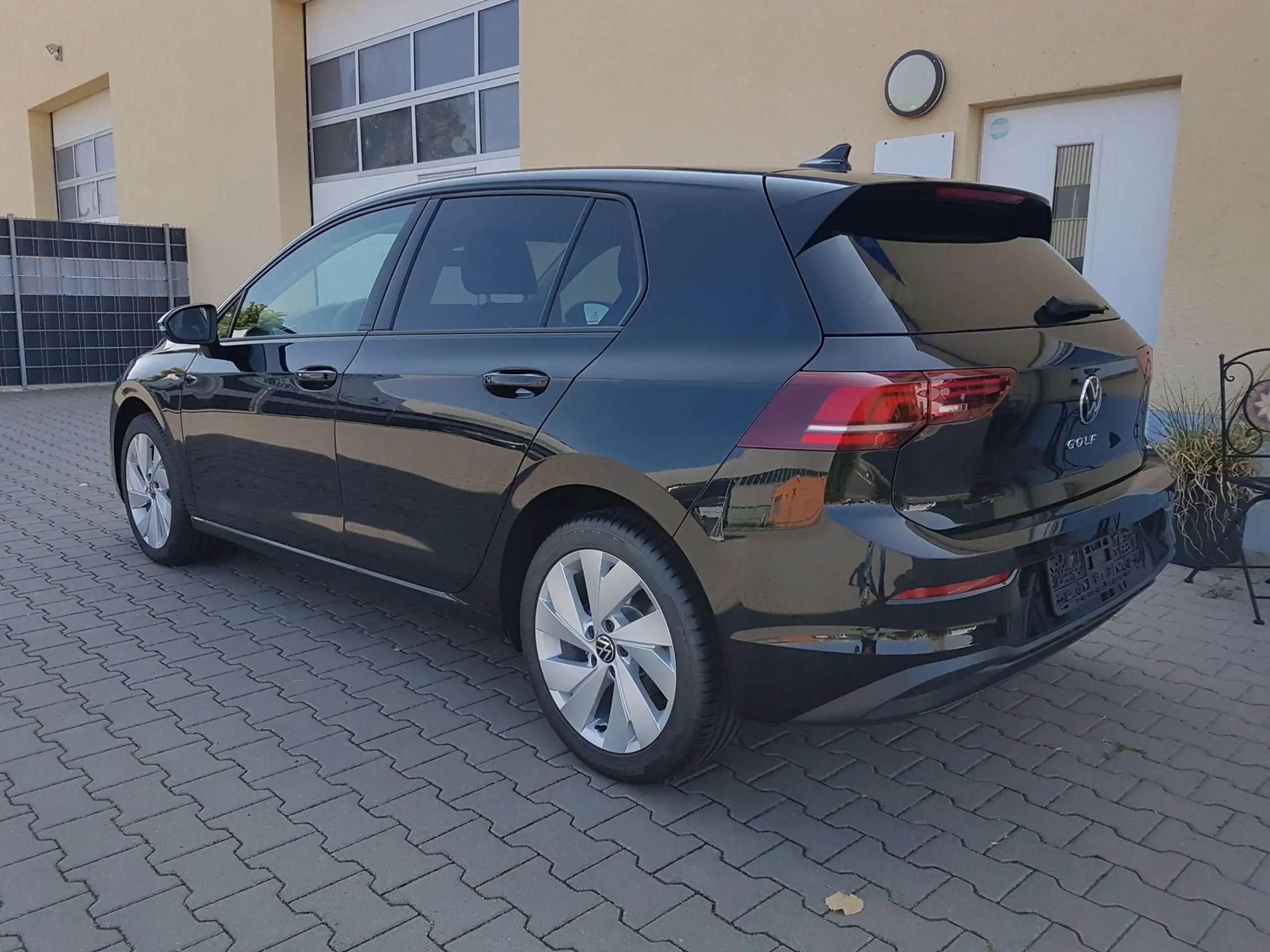 Volkswagen - Golf