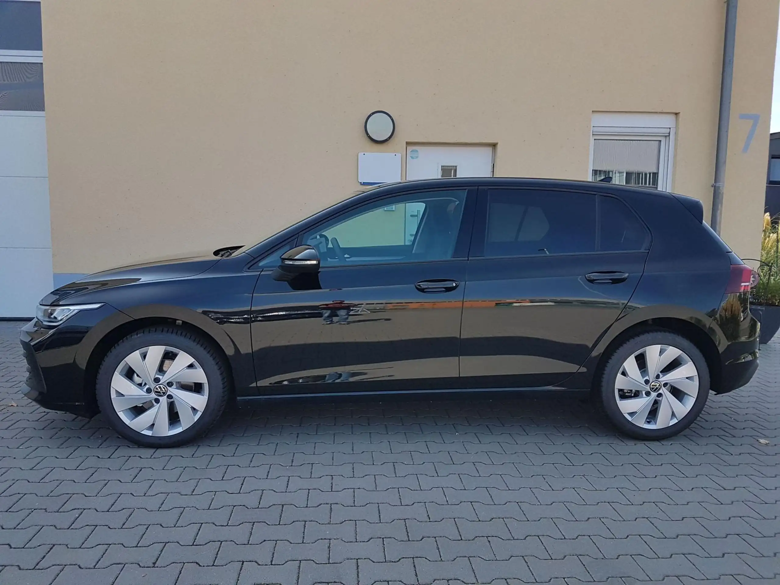 Volkswagen - Golf