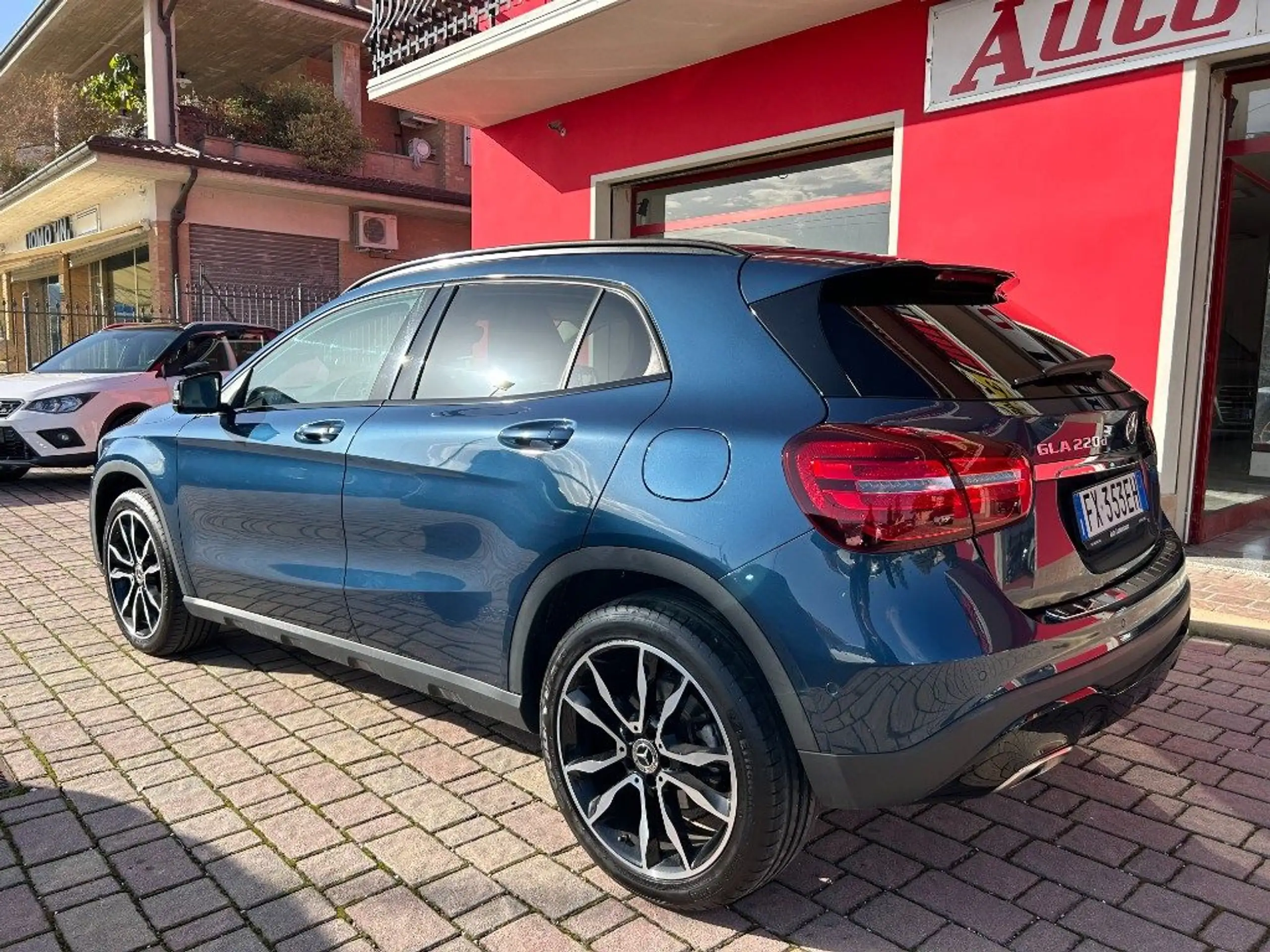 Mercedes-Benz - GLA 220