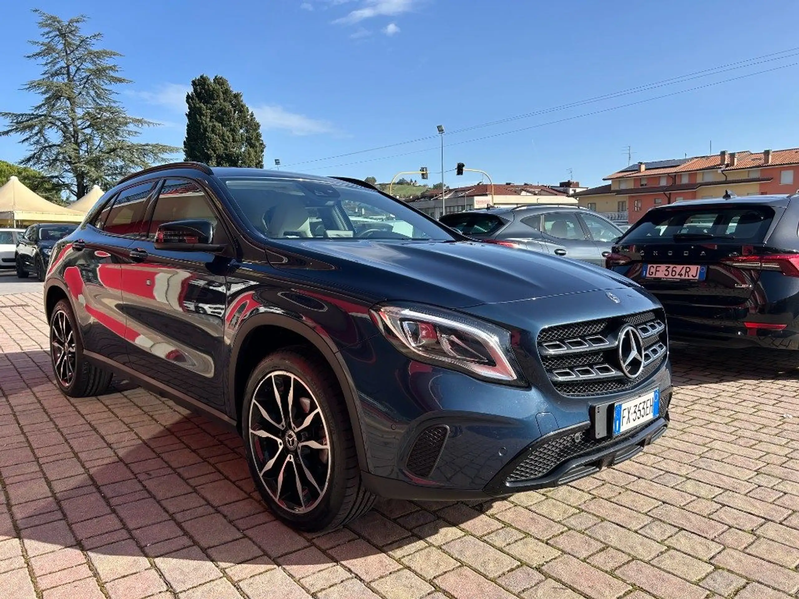 Mercedes-Benz - GLA 220