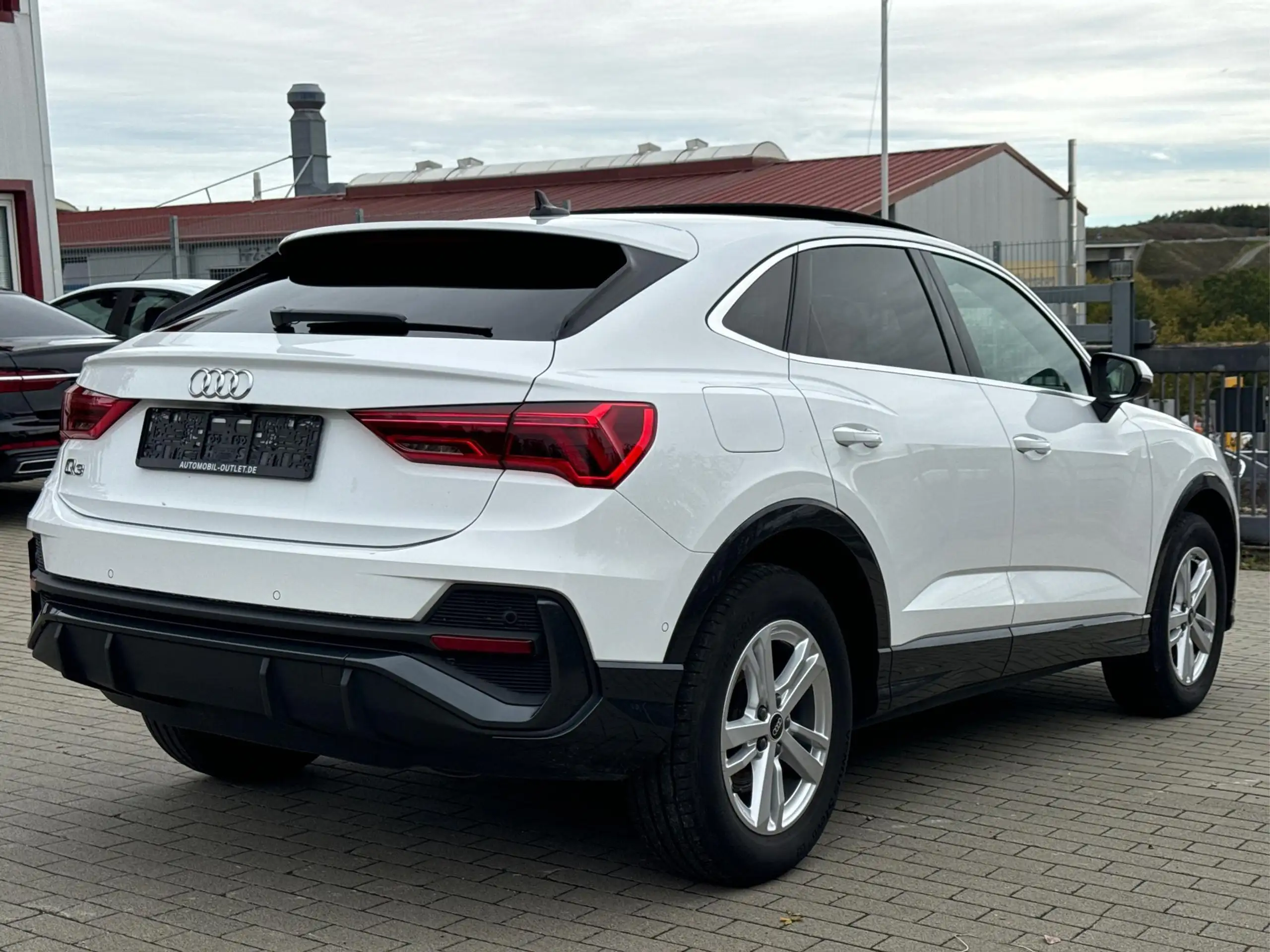 Audi - Q3