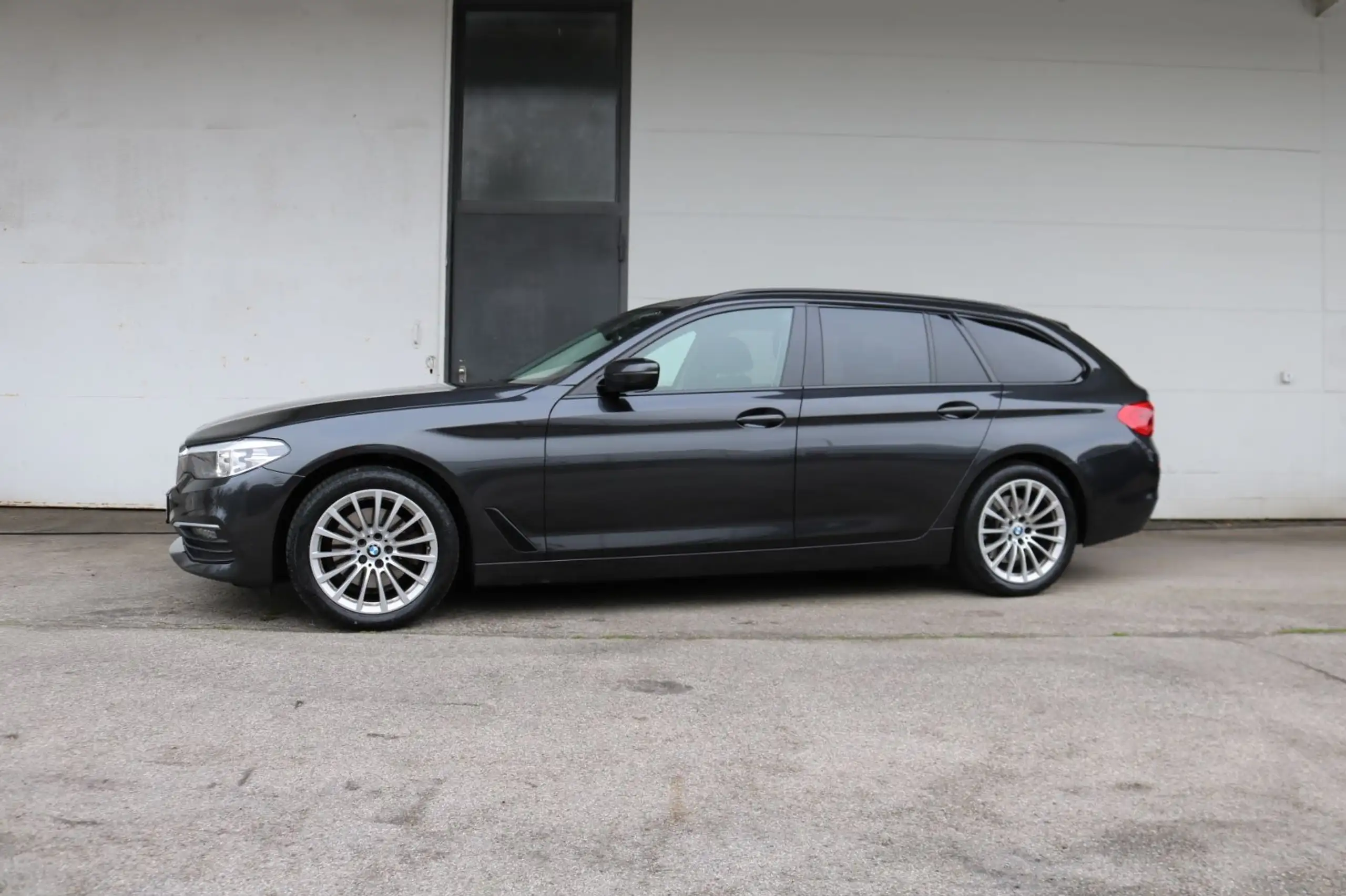 BMW - 520