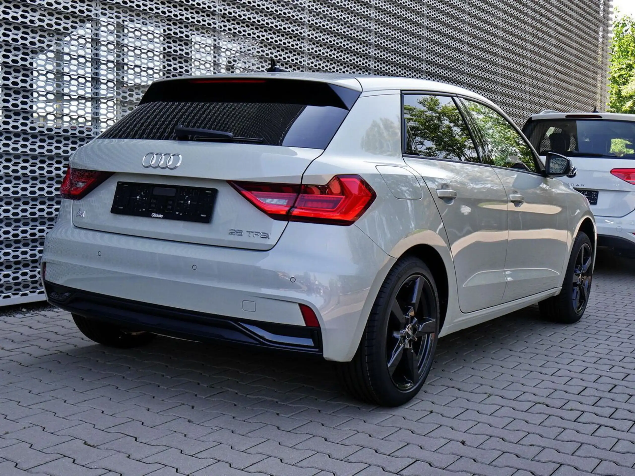 Audi - A1