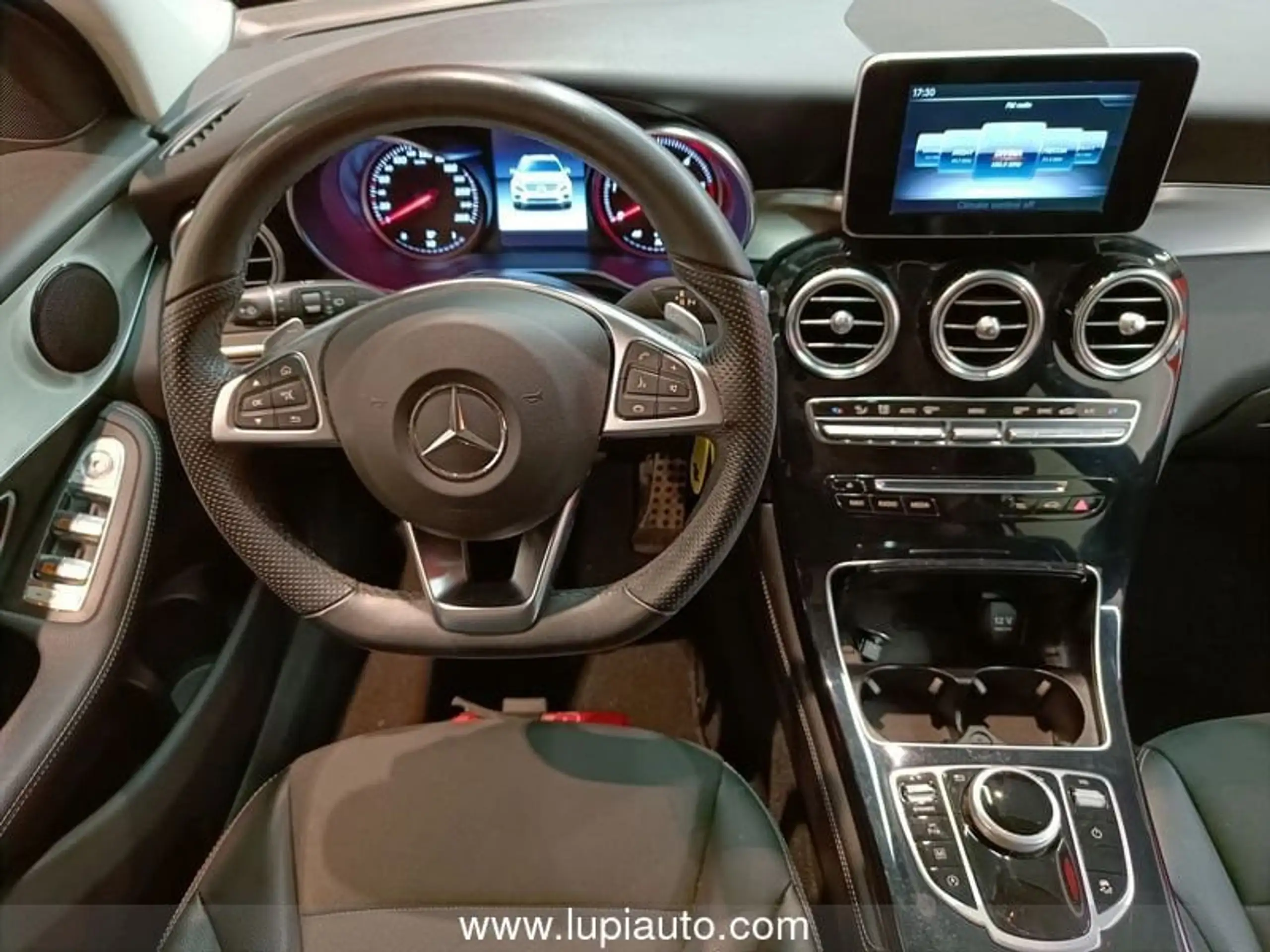 Mercedes-Benz - GLC 220