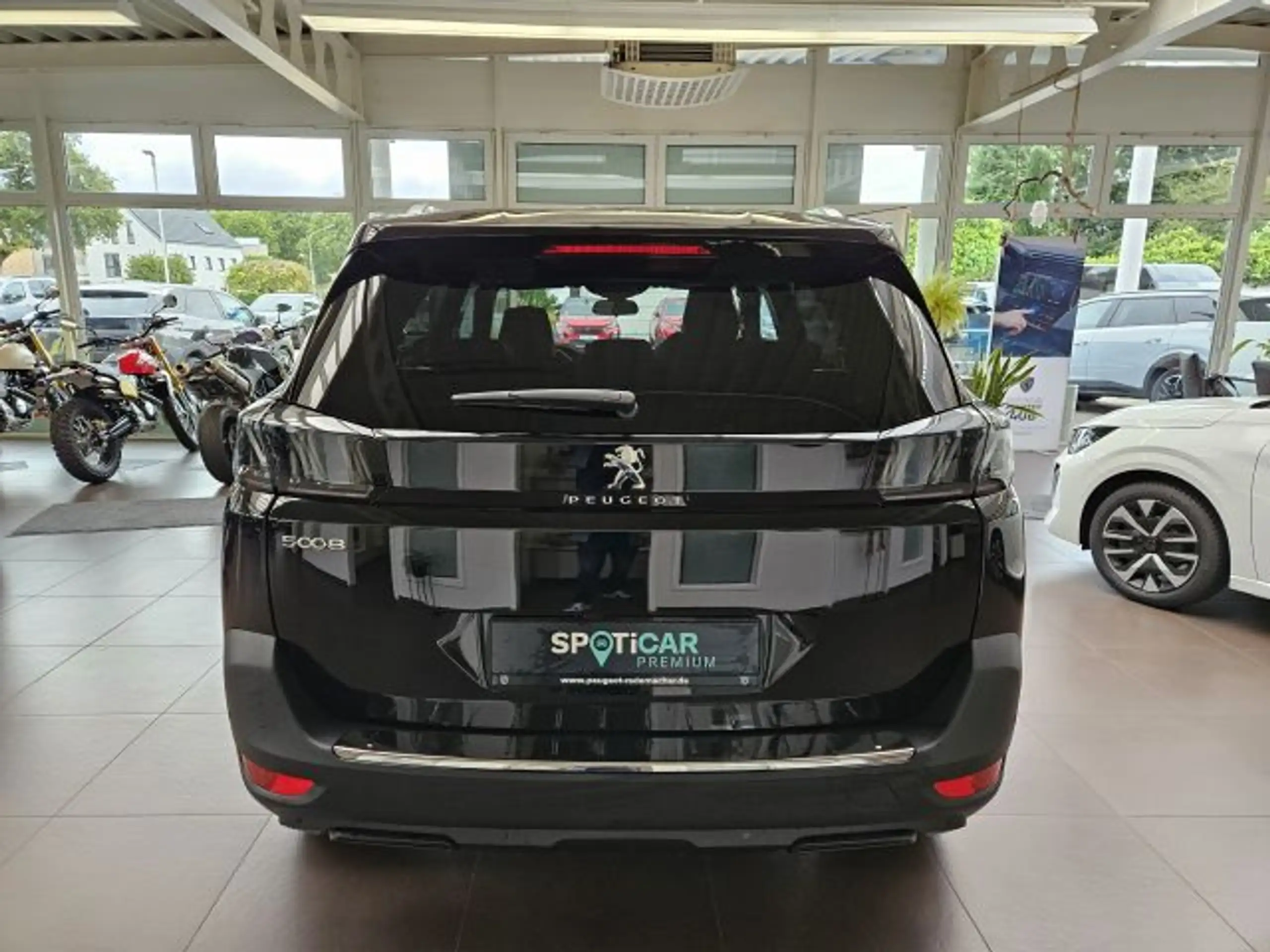 Peugeot - 5008