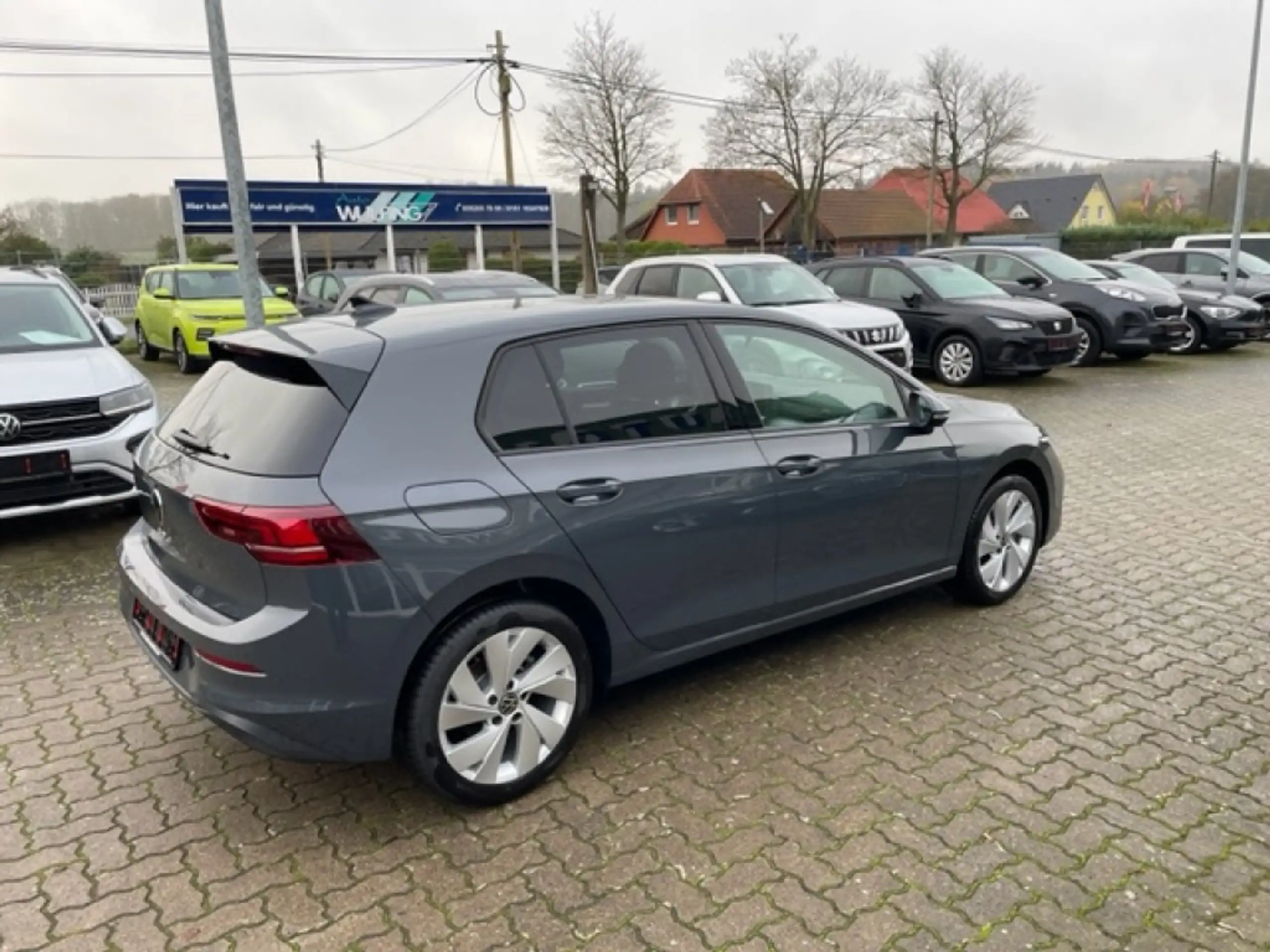 Volkswagen - Golf