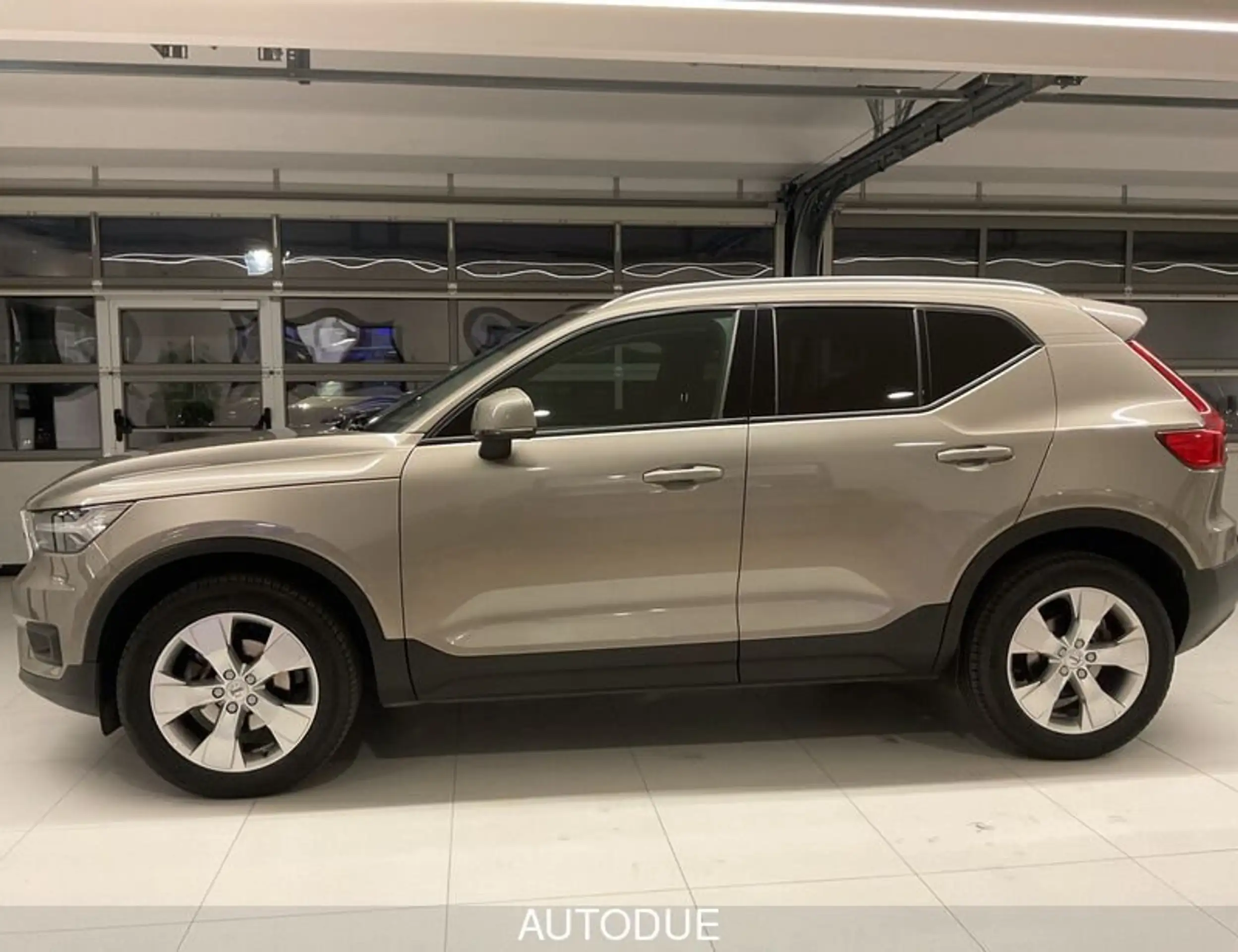 Volvo - XC40